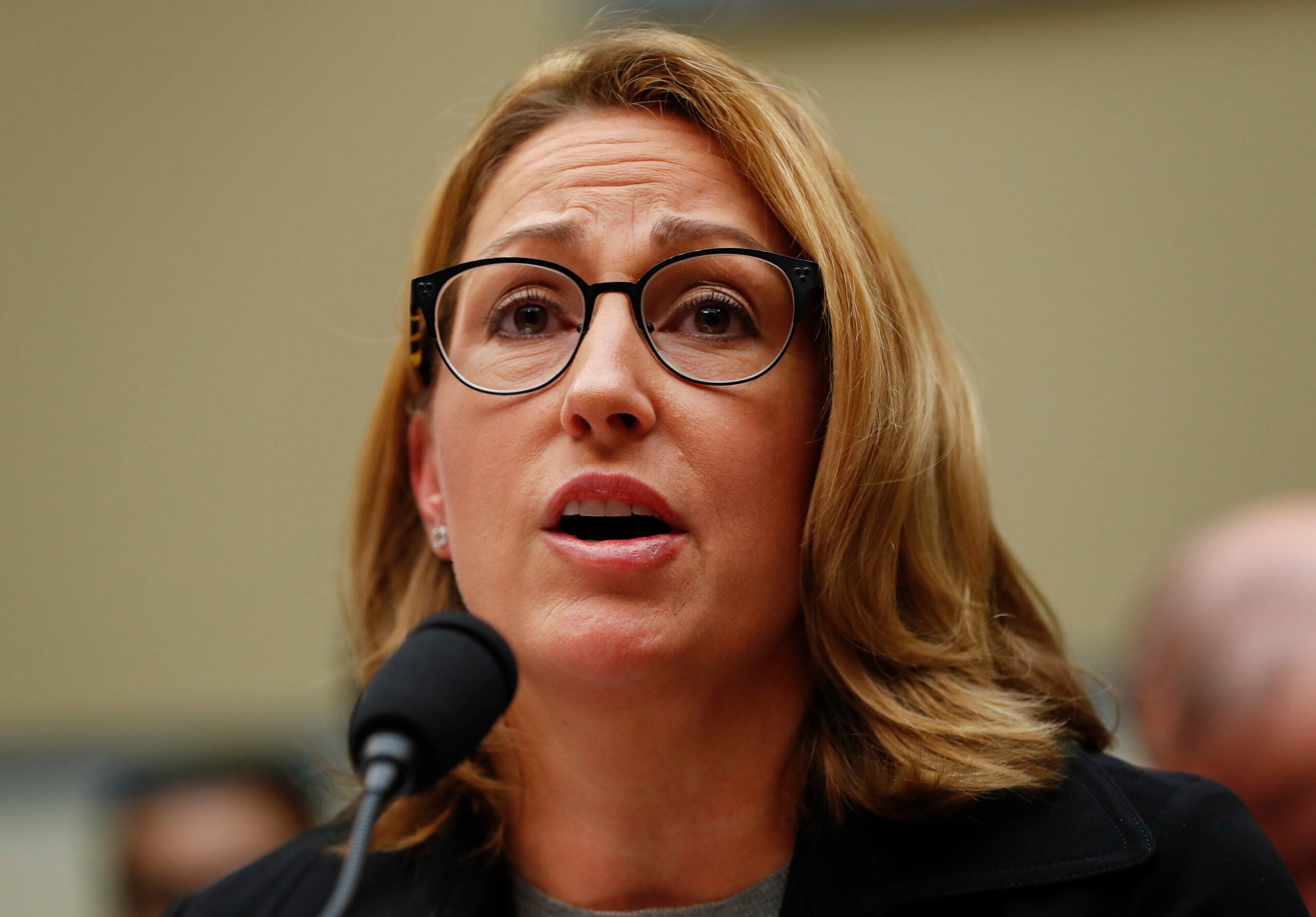 mylan-ceo-defends-epipen-cost-to-angry-lawmakers