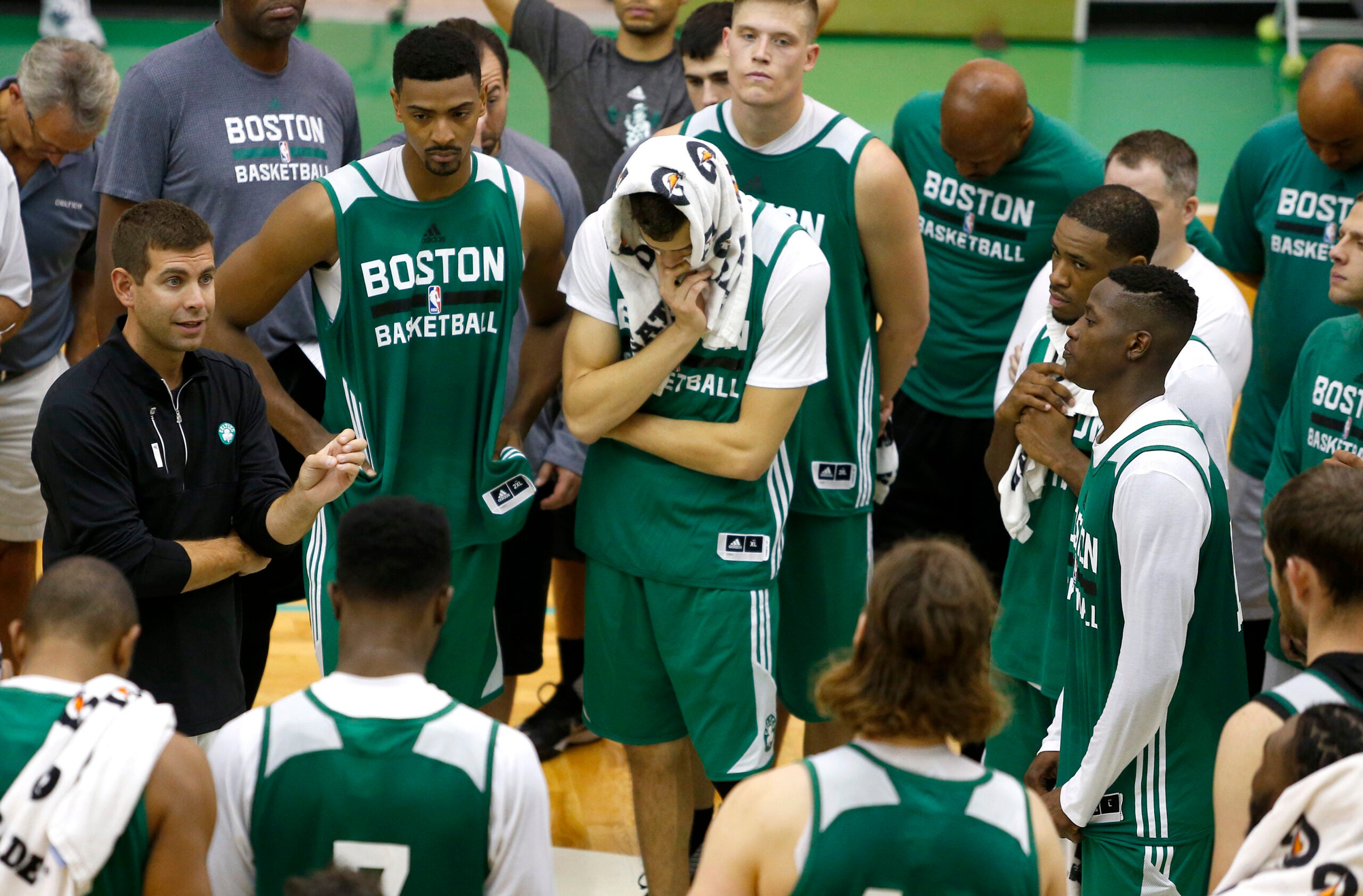 Jrue Holiday impresses in first Celtics practice since trade