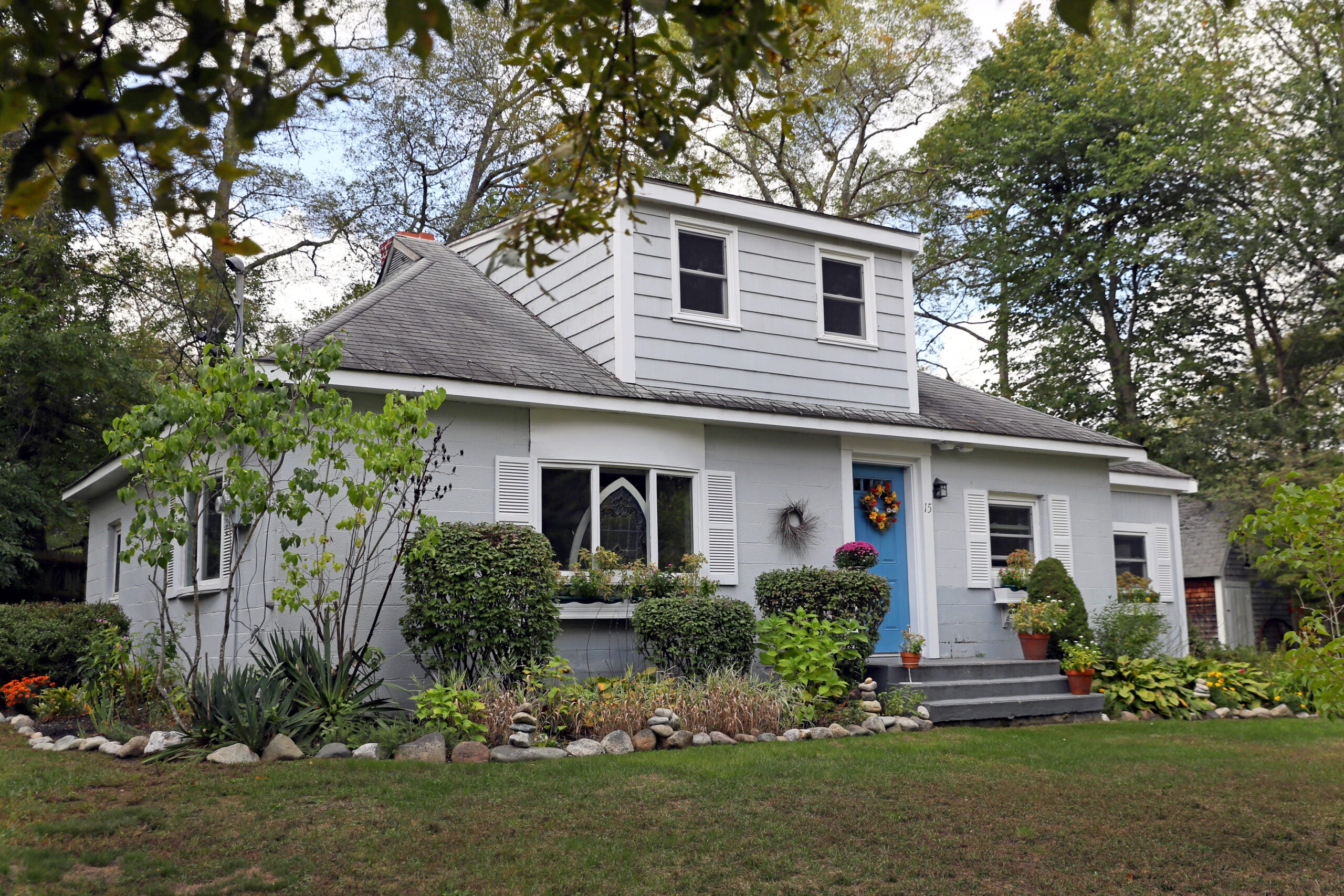 Home of the week A Pembroke bungalow near a pond for less than 300,000