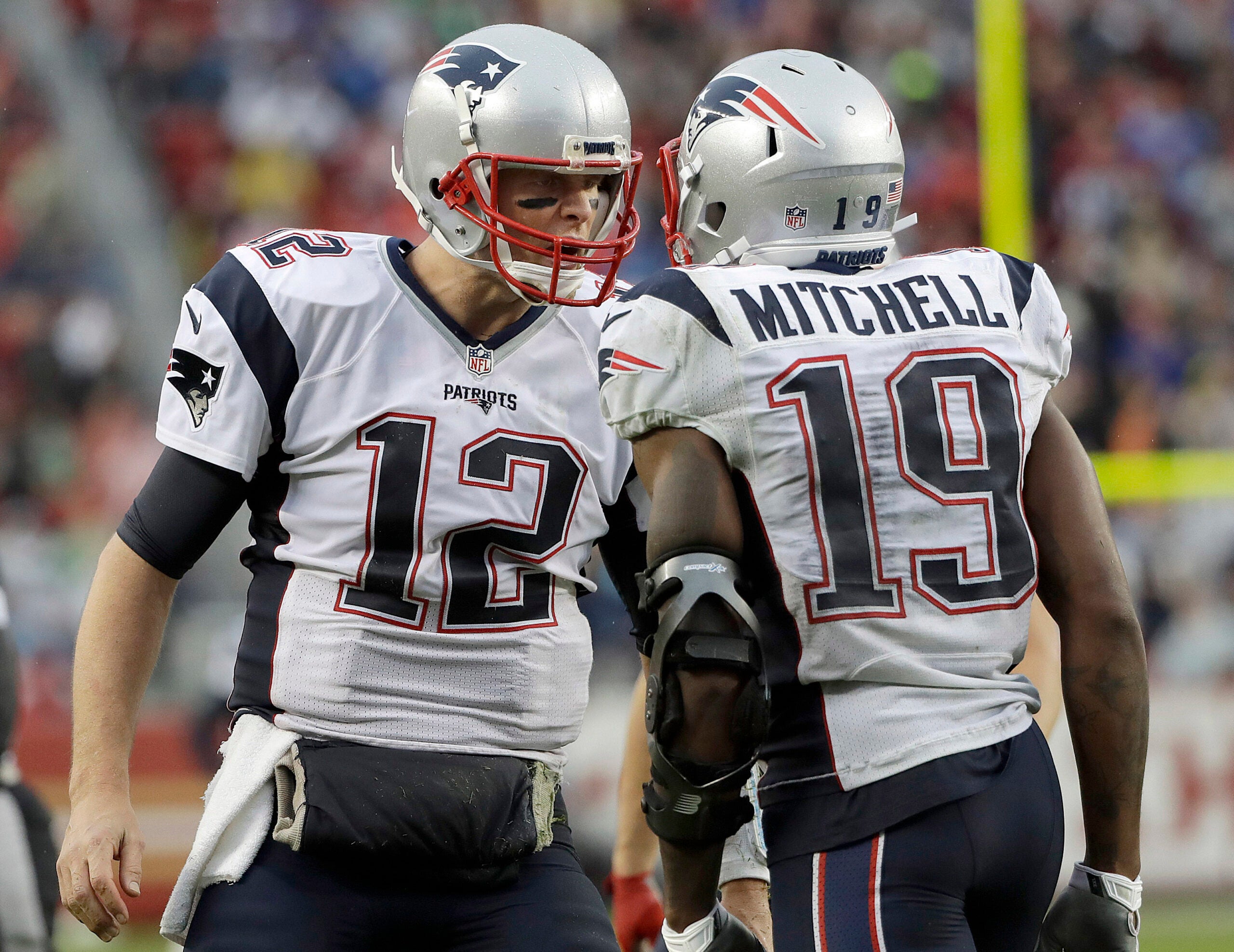 Brady throws 4 TD passes in triumphant Bay Area return