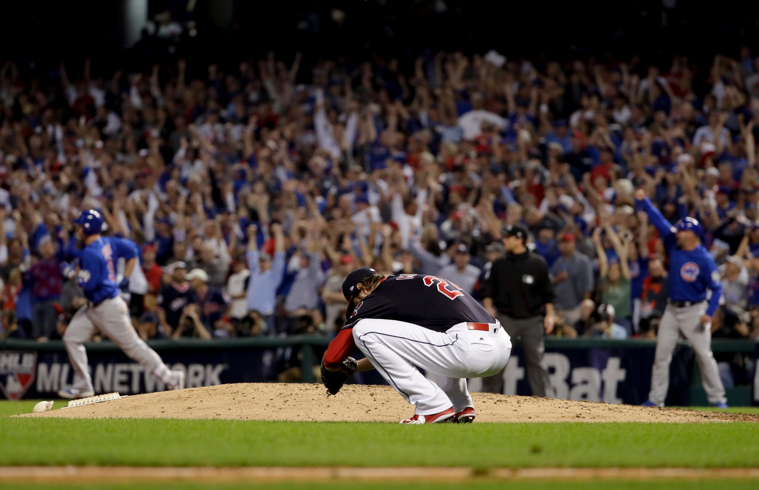 David Ross' amazing exit: Cubs catcher homers, wins Game 7, carried into  retirement