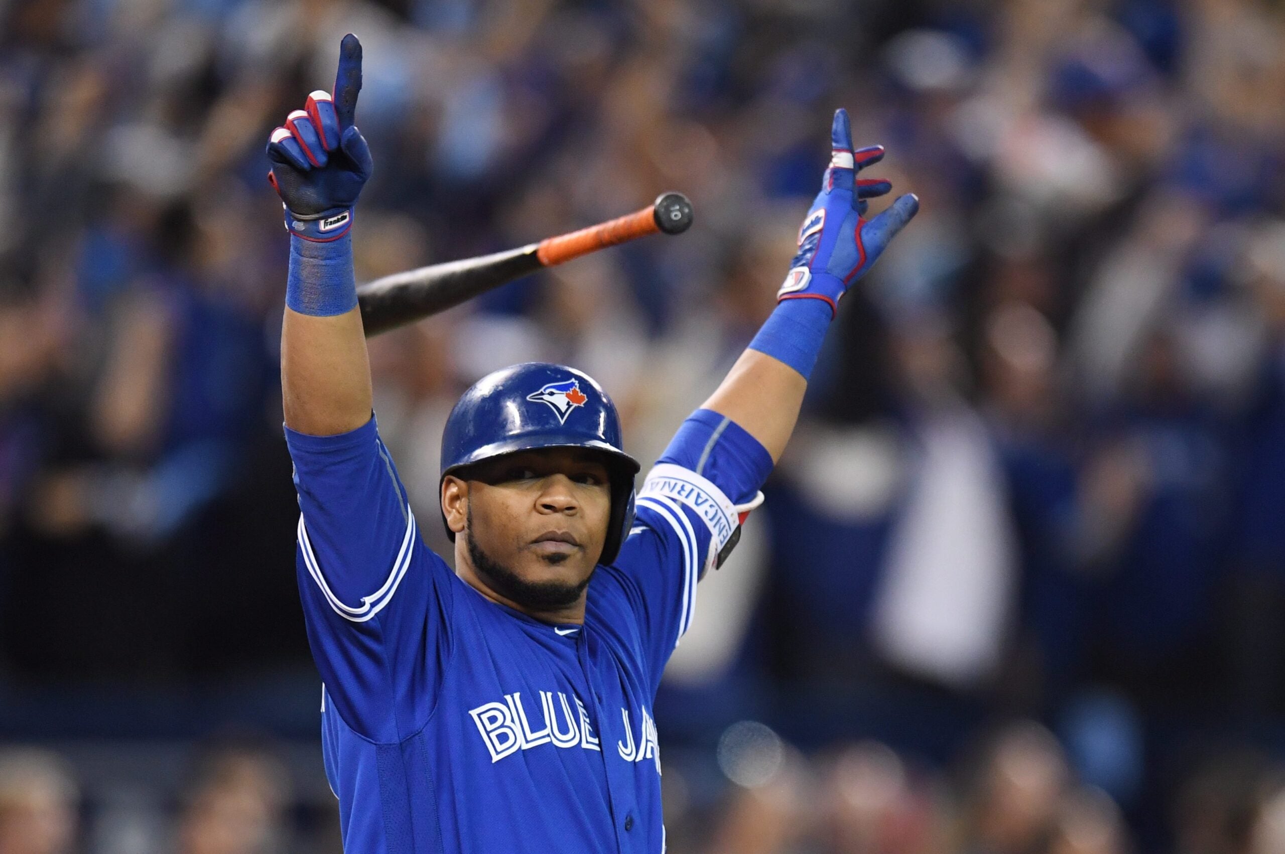 AP source: Indians, Edwin Encarnacion agree to contract