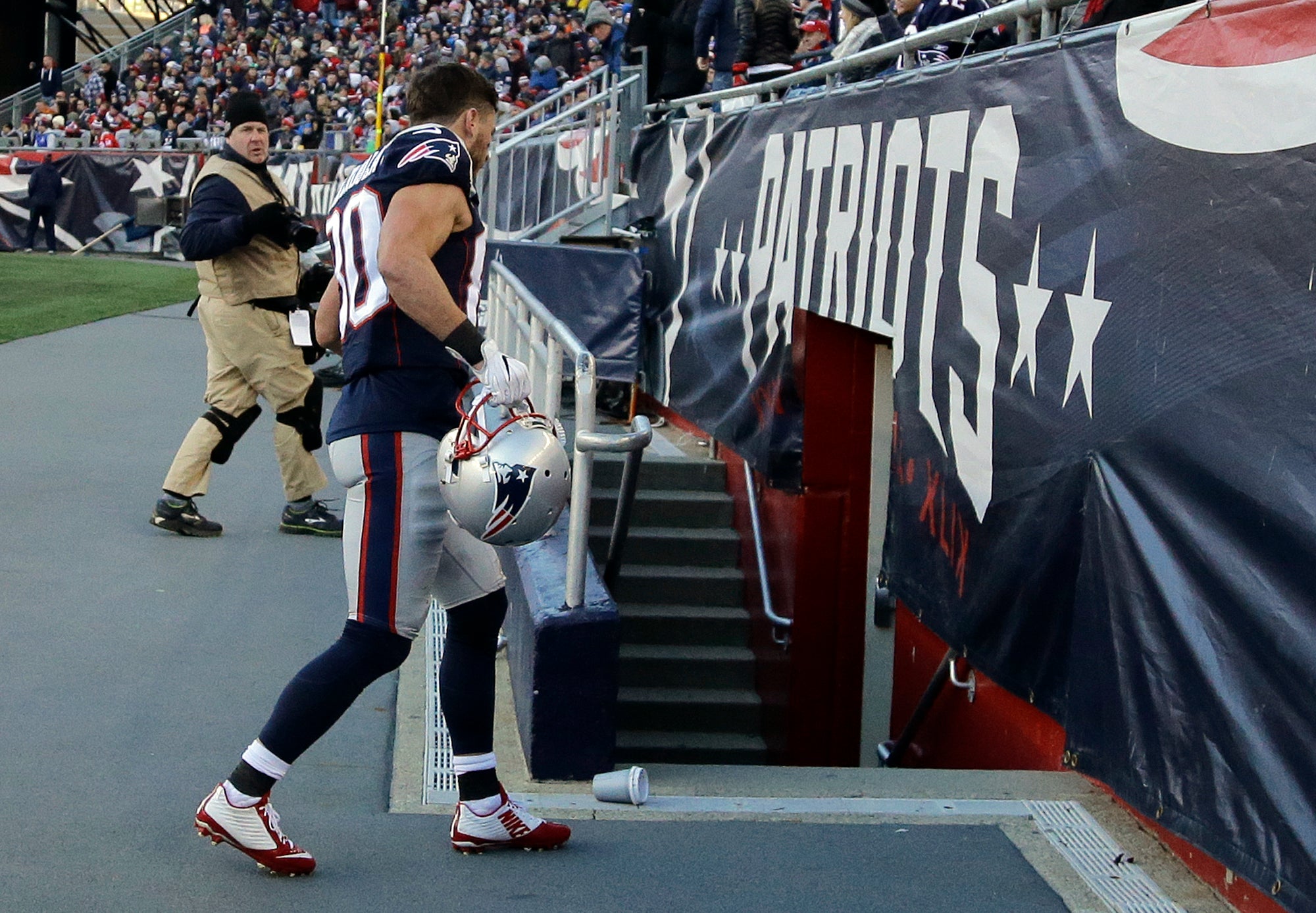 Danny Amendola of New England Patriots had surgery to knee, ankle - ESPN