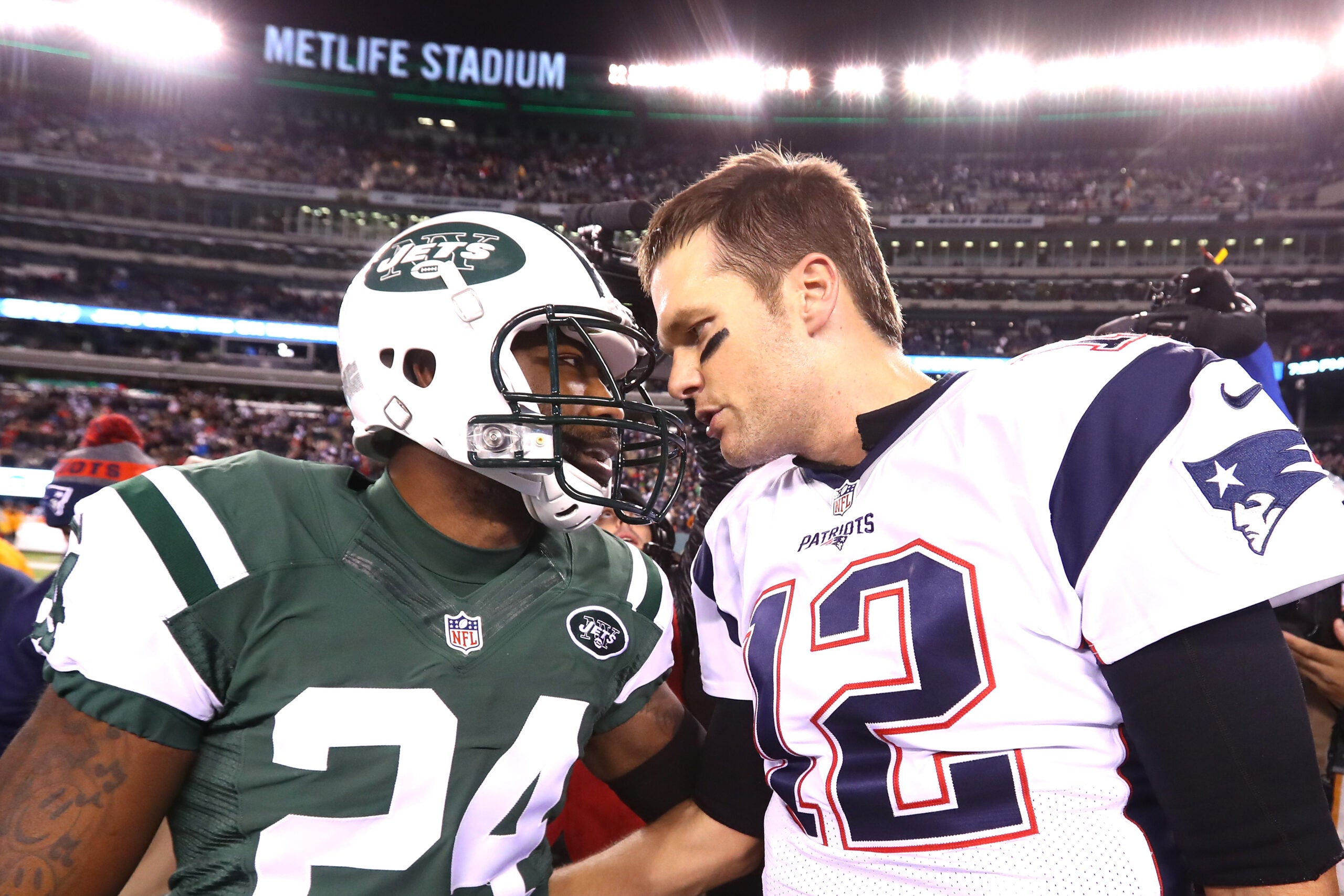 Chandler Jones posts, then deletes that he doesn't want to play