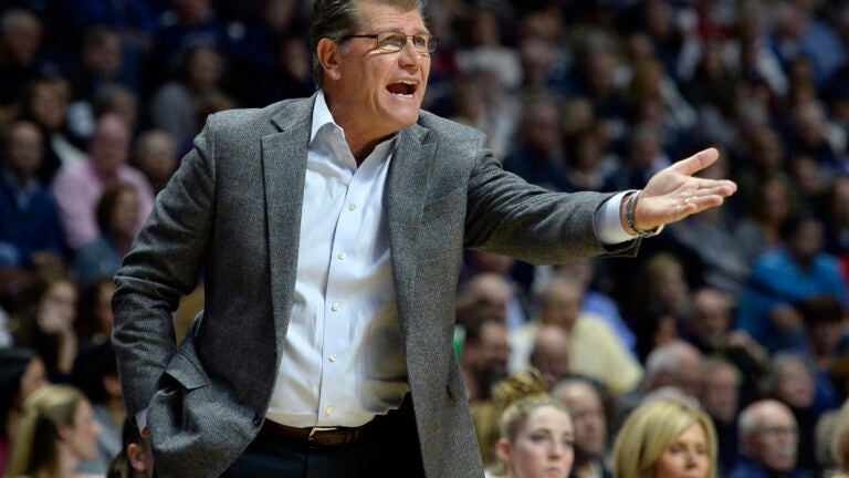 Geno Auriemma during a Connecticut women's basketball game in 2016.