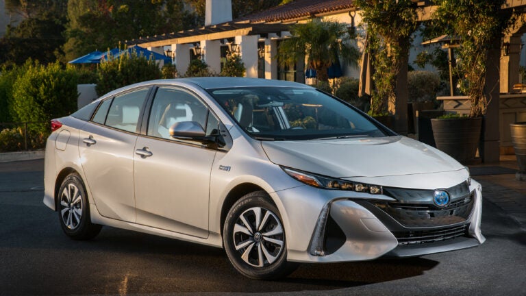 What The Experts Say About The 17 Toyota Prius Prime