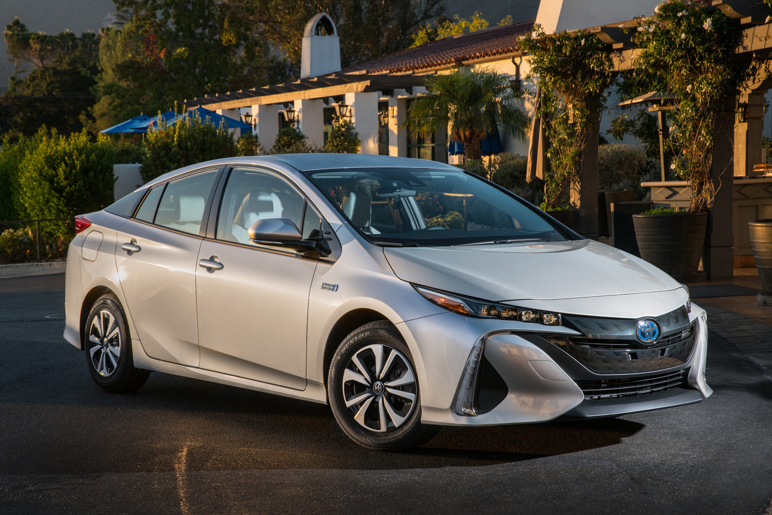 What The Experts Say About The 2017 Toyota Prius Prime