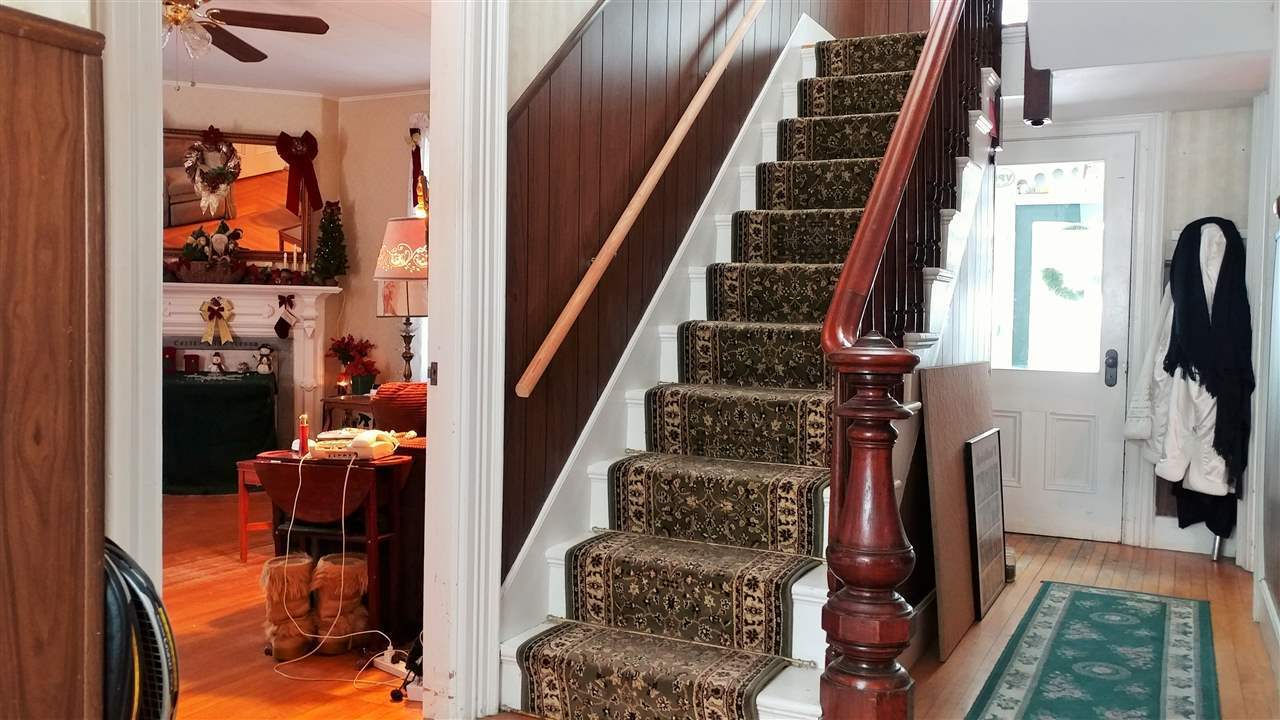 Carlton Fisk's childhood home hits the market for $175,000 - News -   Real Estate