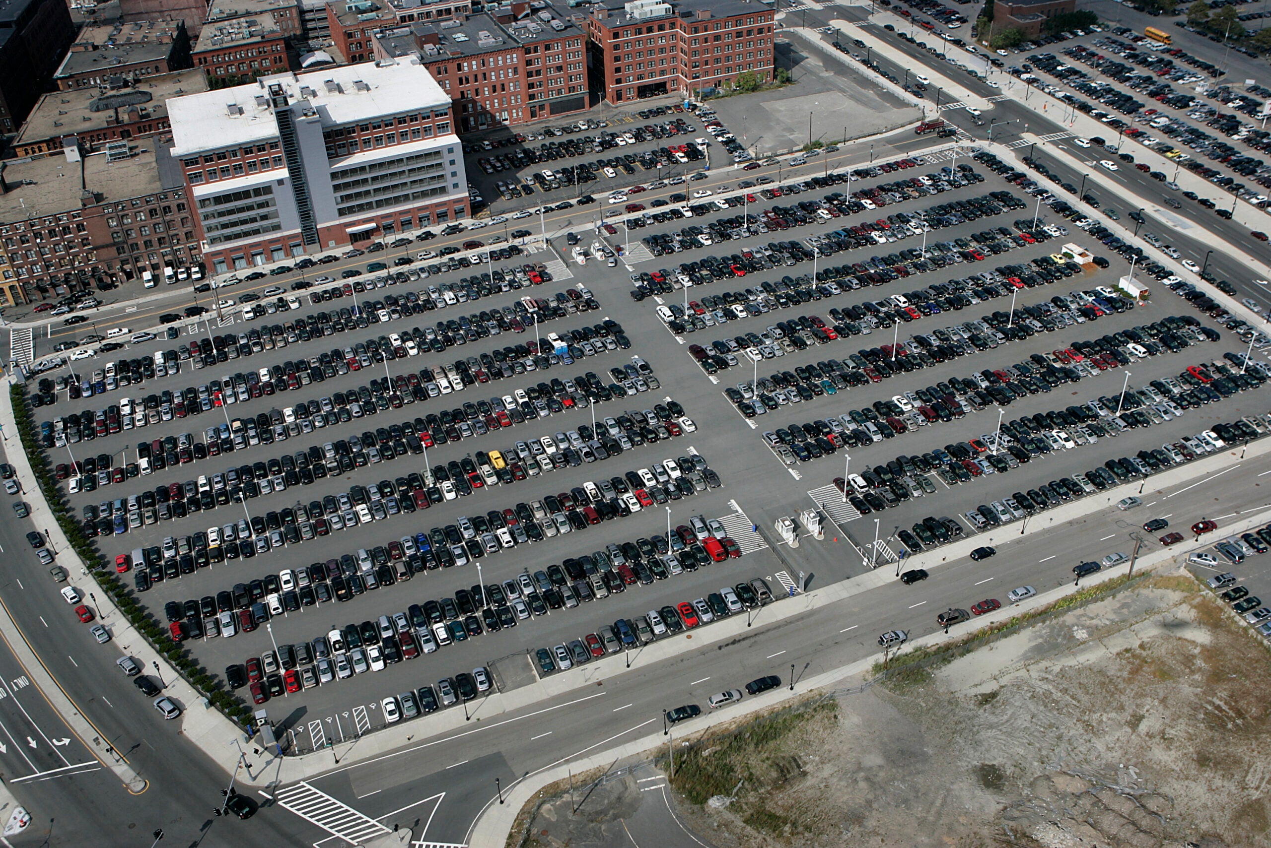Boston's Seaport could soon get 2,100 new parking spots - The Boston Globe