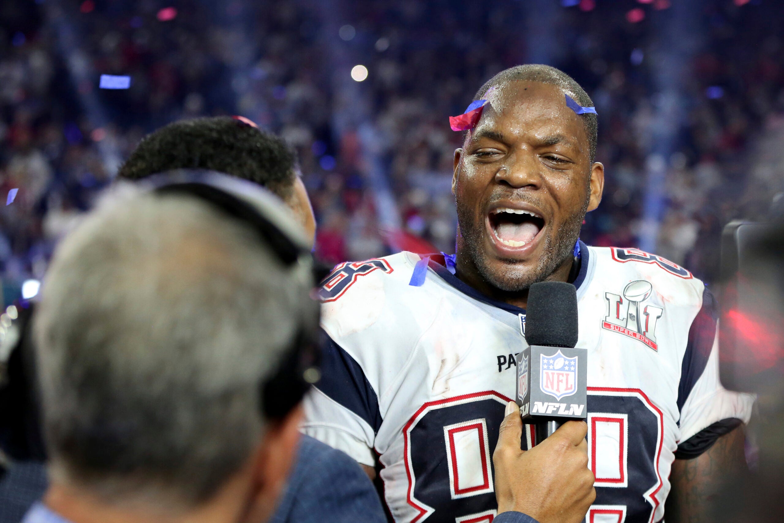 Martellus Bennett Describes The Super Bowl Halftime Mood In The Locker Room  When The Pats Were Getting Embarrassed - BroBible