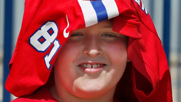 Hundreds of Patriots fans line up to exchange their Aaron Hernandez jerseys  – New York Daily News