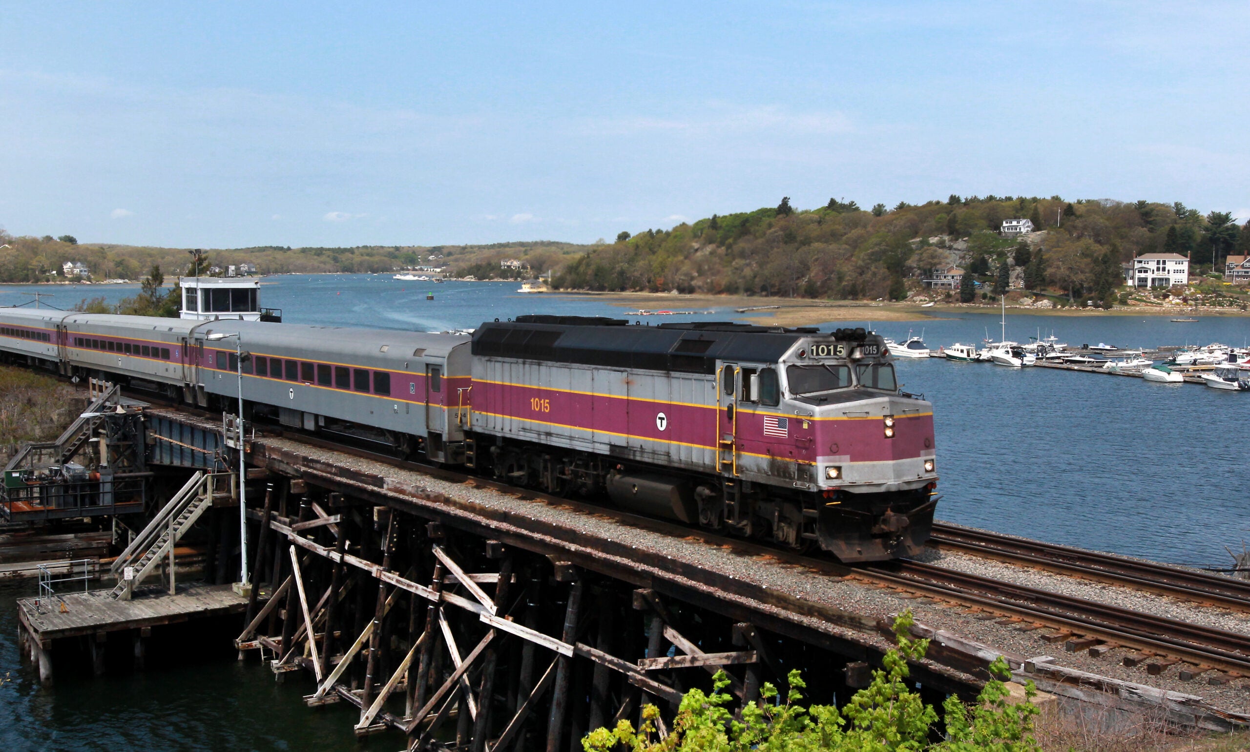 Newburyport Train - h2y1u8b