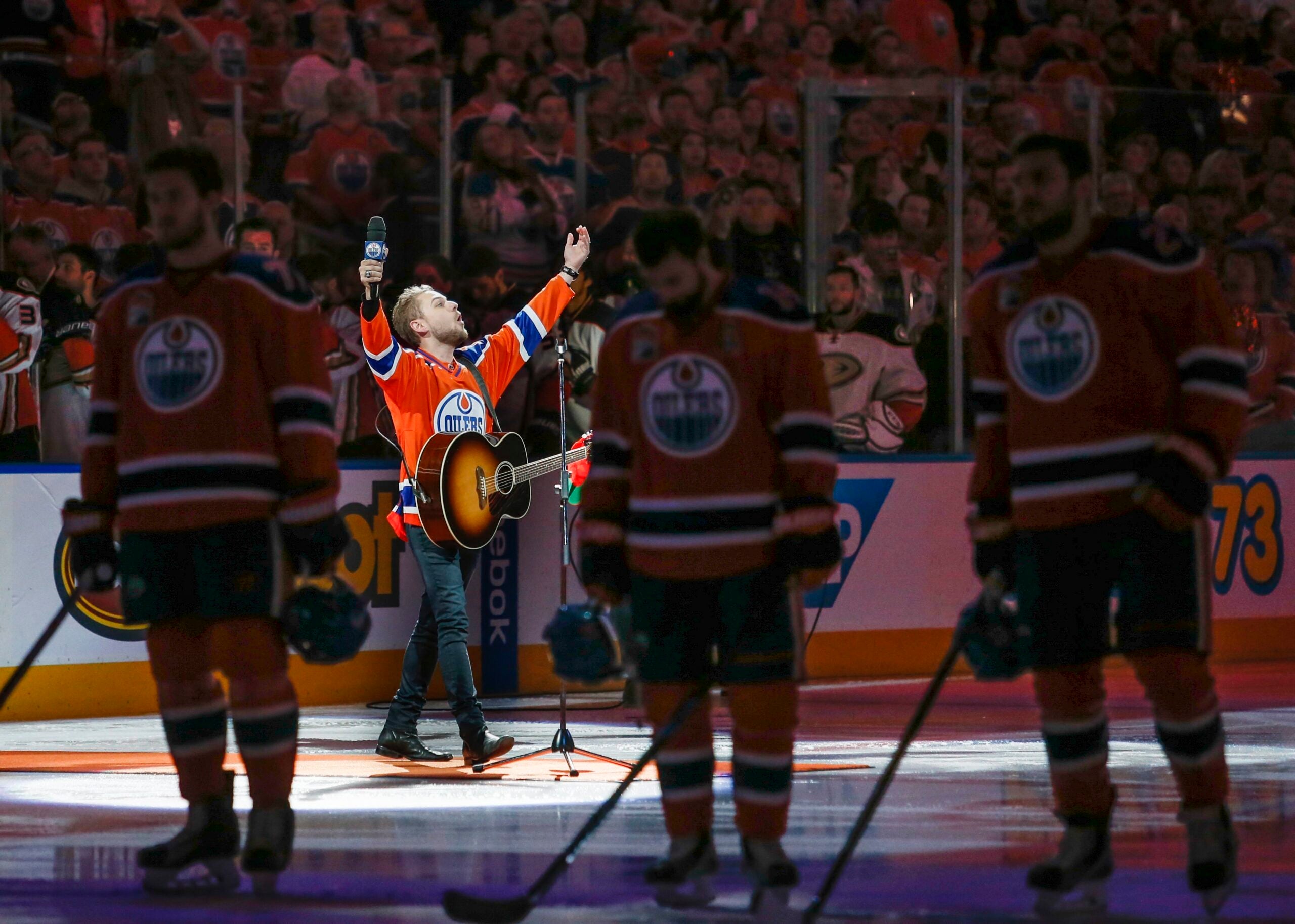 Watch Edmonton fans rescue US anthem