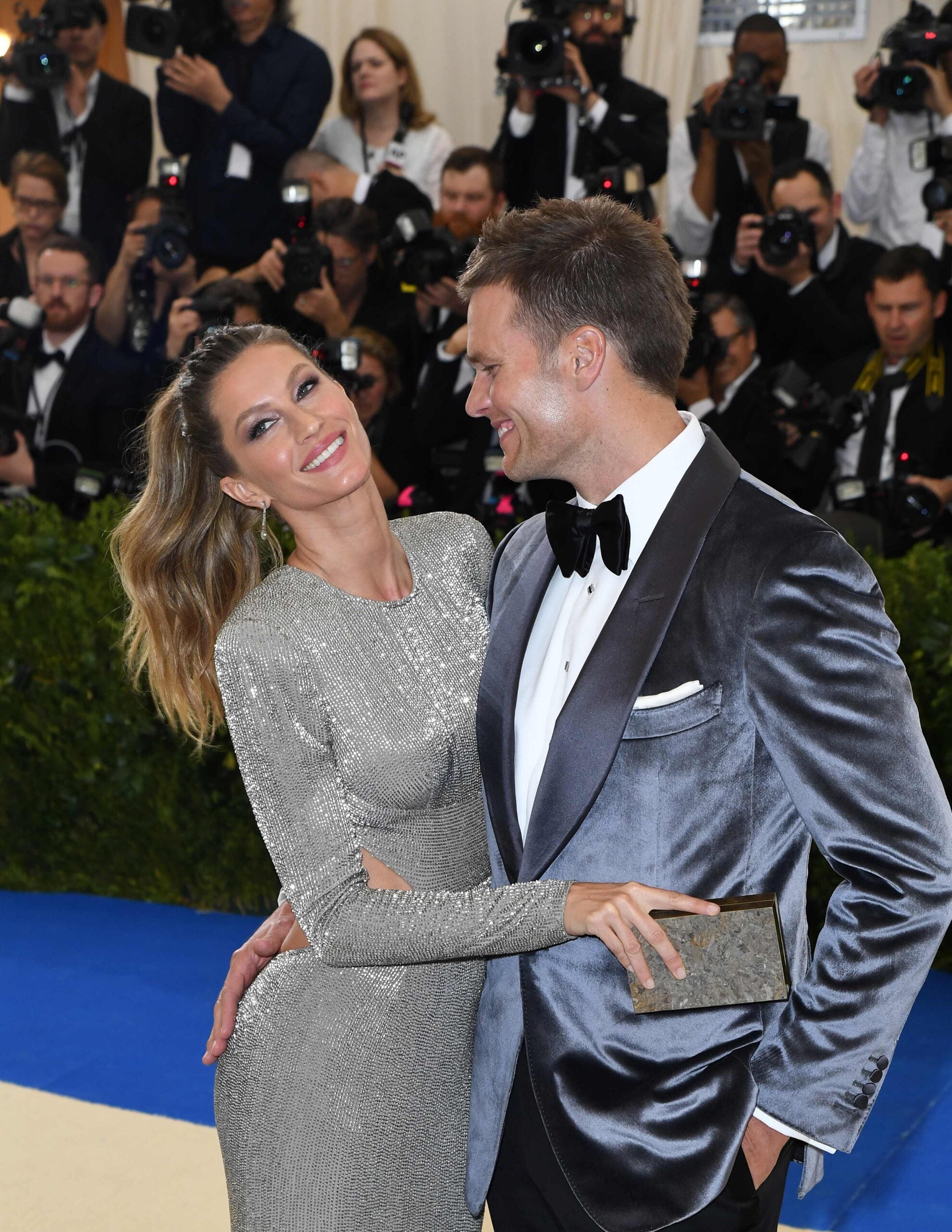 Tom Brady commented on Gisele Bundchen's Instagram like a smitten high  schooler