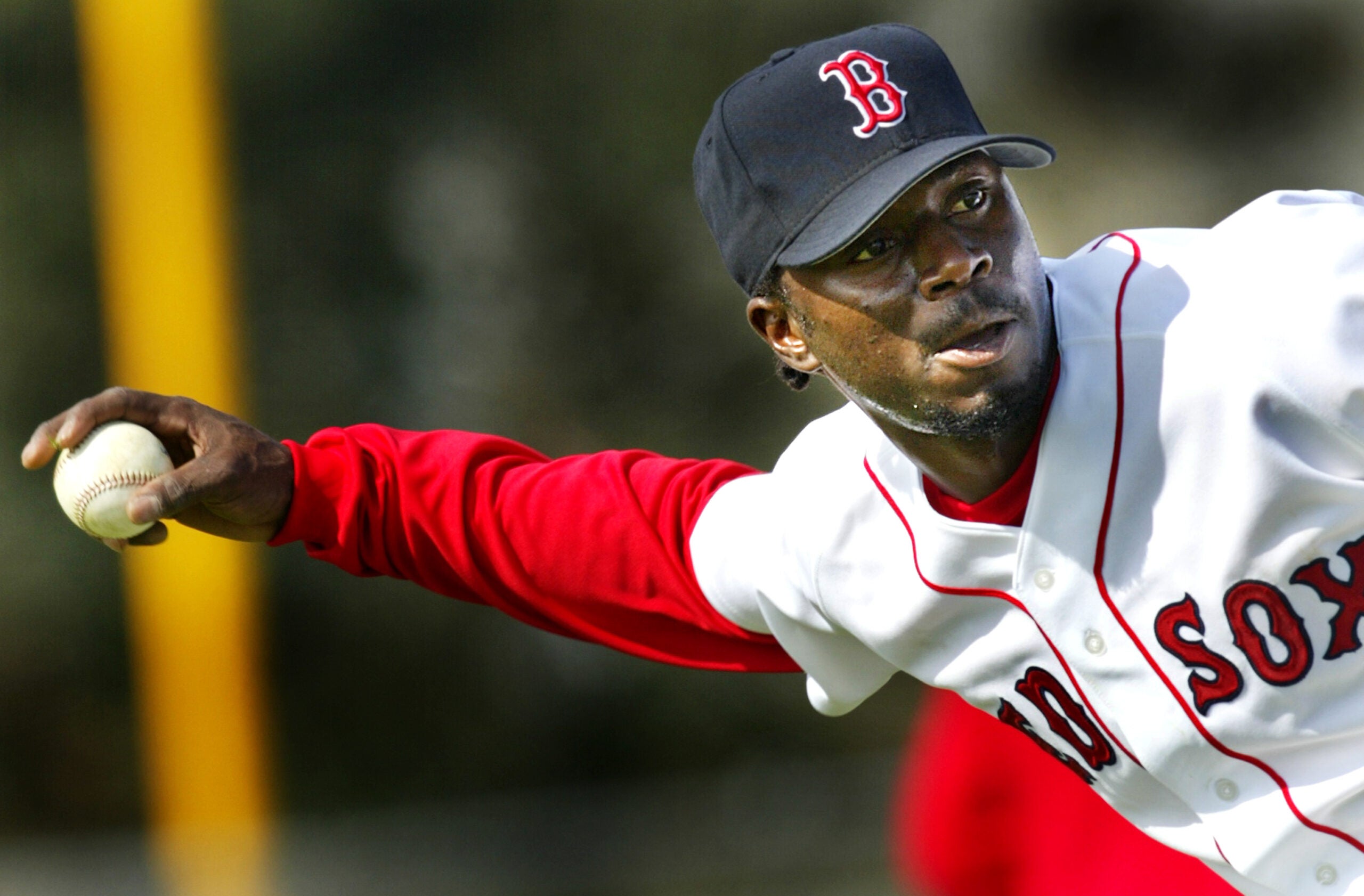 Boston Red Sox shortstop Pokey Reese has trouble tracking down a
