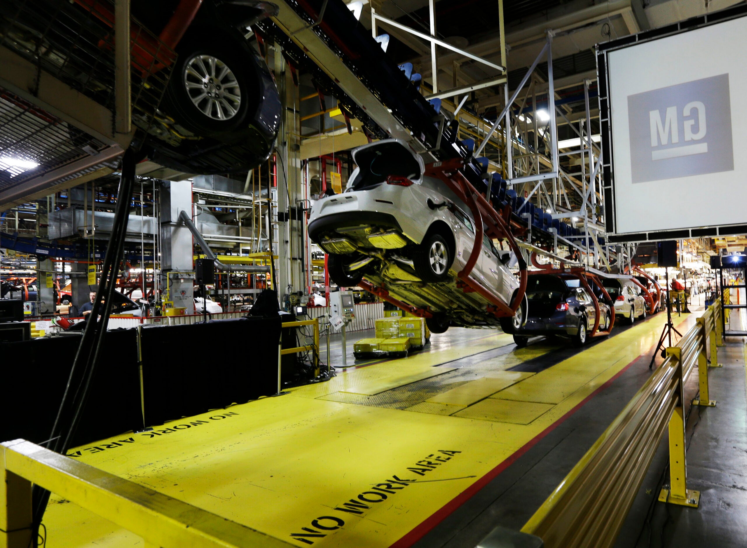 GM extends summer shutdown at 2 car plants as demand falls