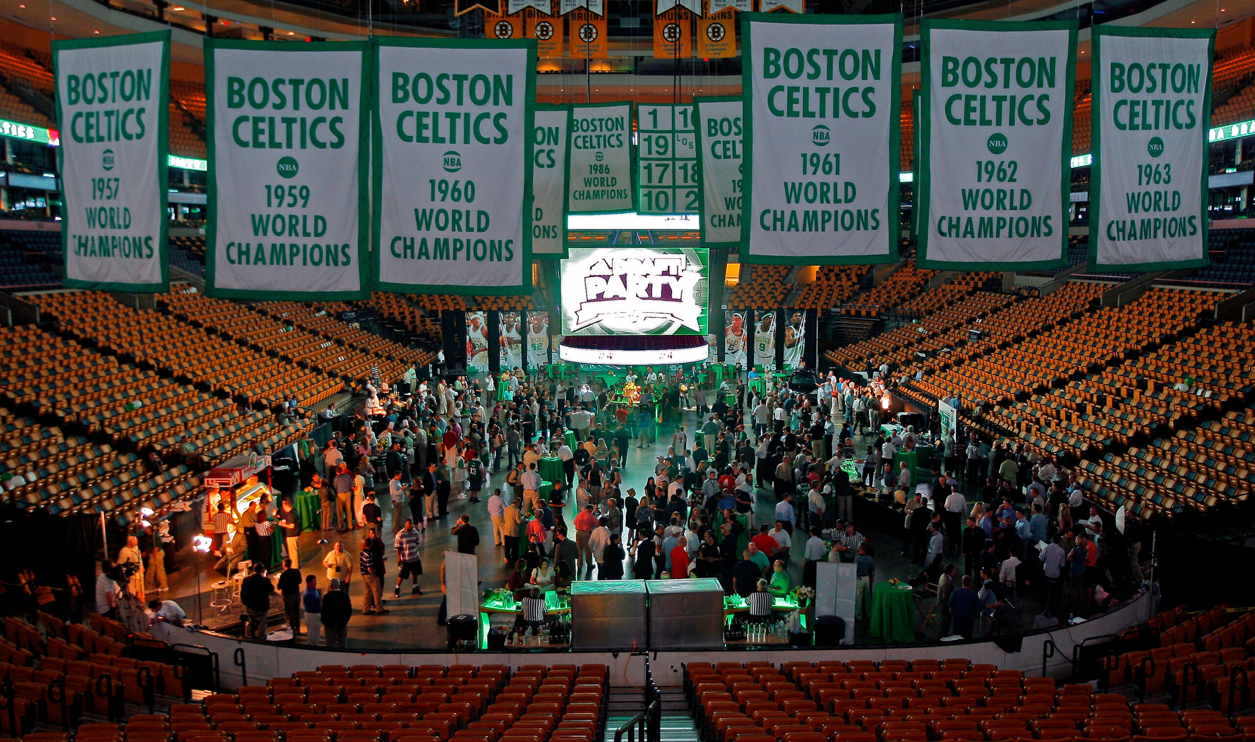 Boston Celtics: Draft night inactivity could lead to big free