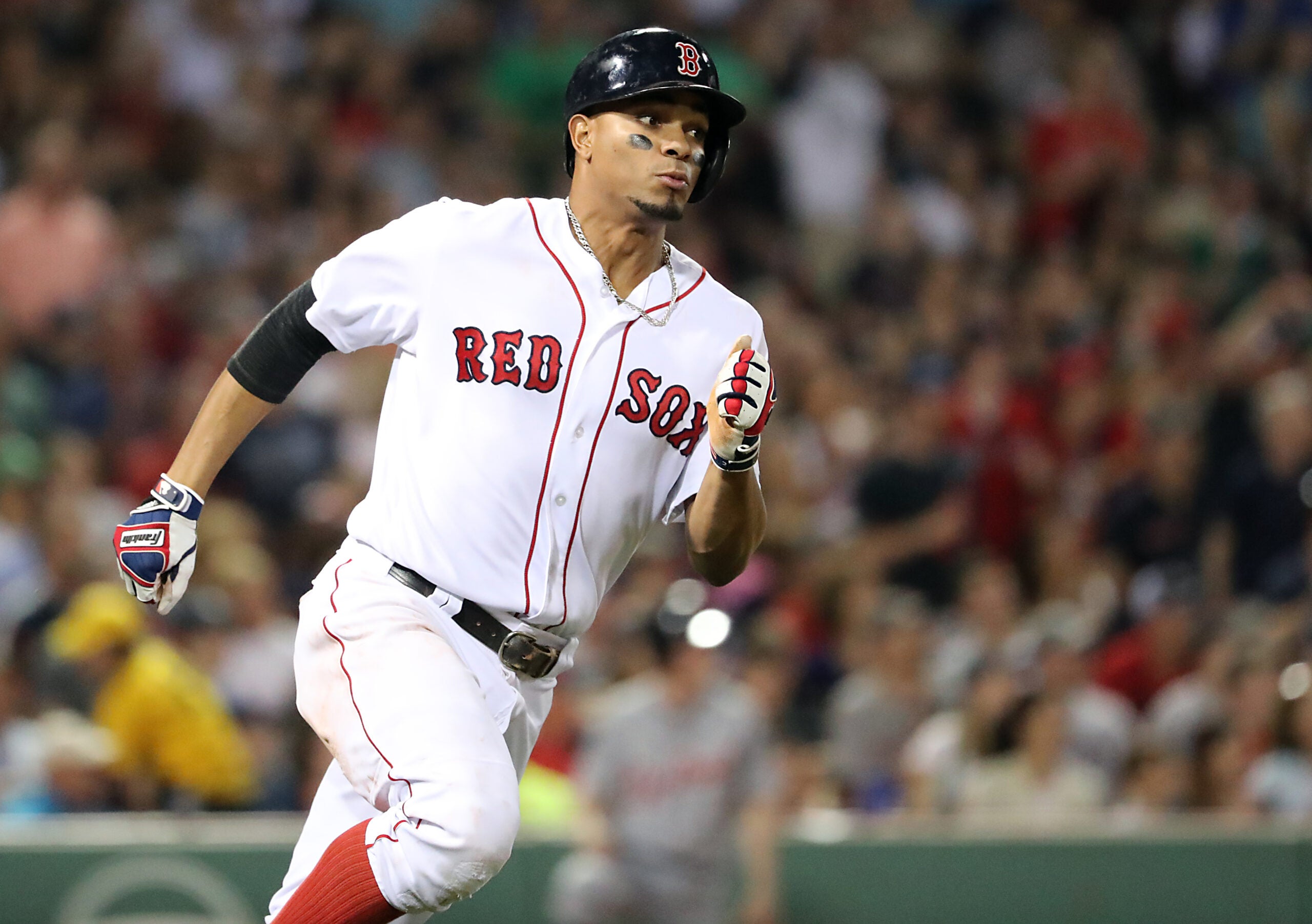 Xander Bogaerts exits game with sprained index finger