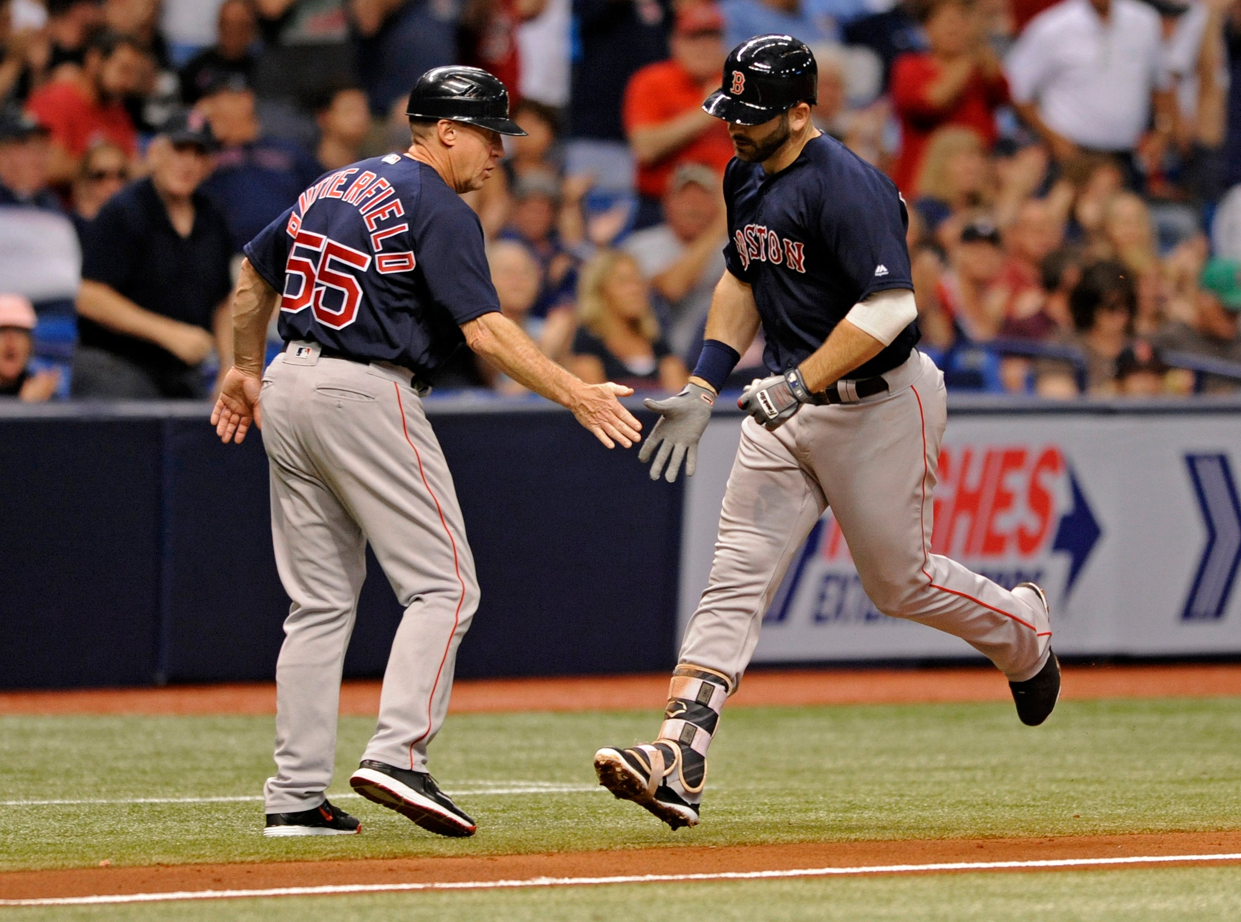 Moreland's 2-run single leads Red Sox over Rays 7-5