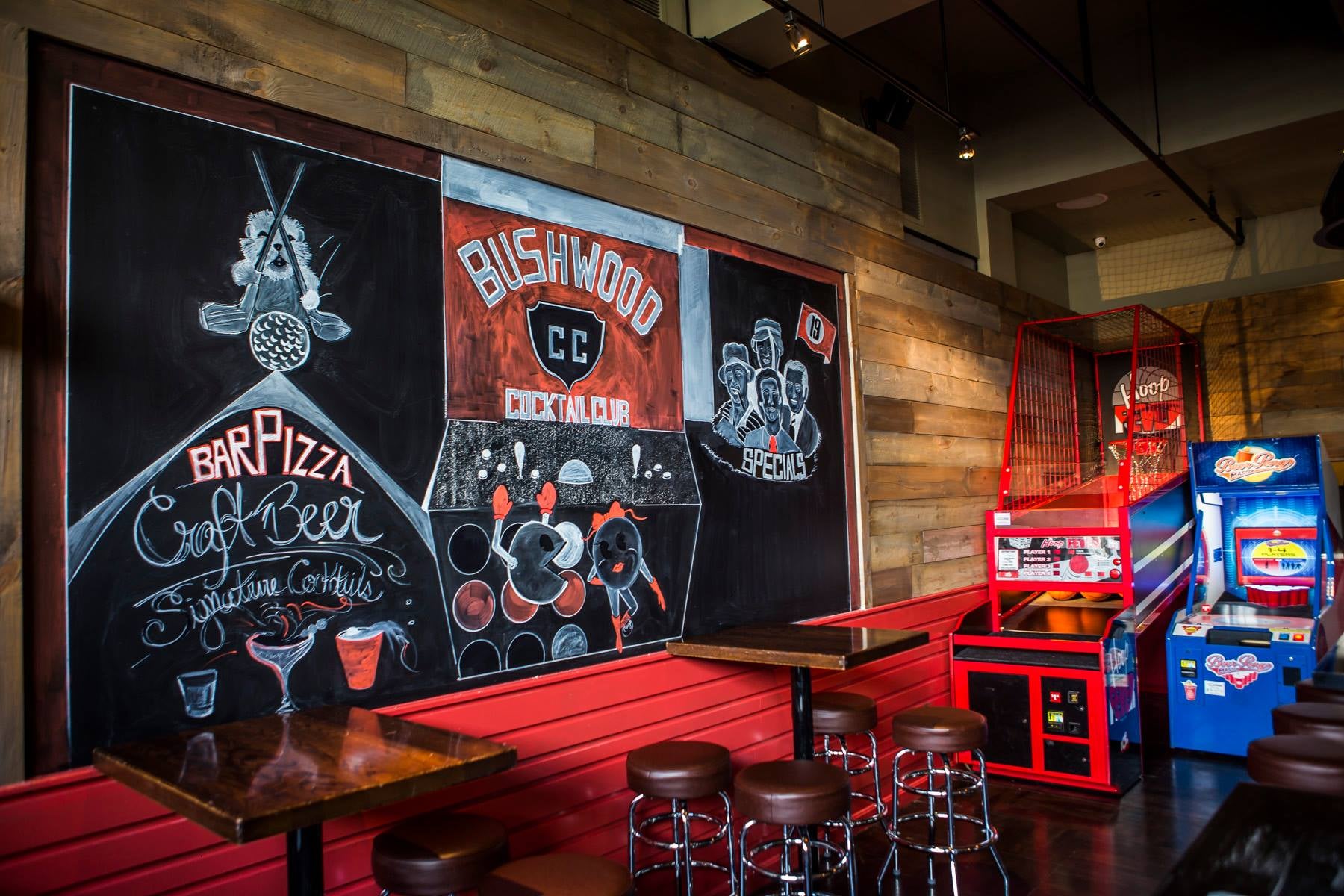 Play PacMan and eat bar pizza at this ‘Caddyshack’themed bar