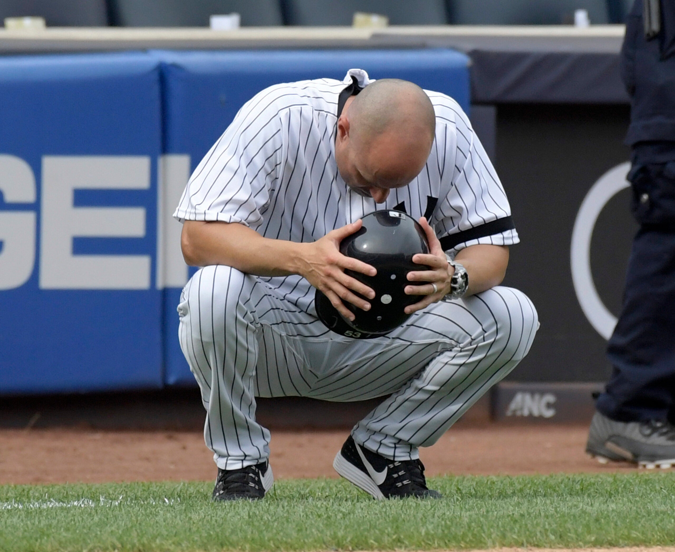 Girl taken to hospital after being hit by foul ball at Yankee Stadium 