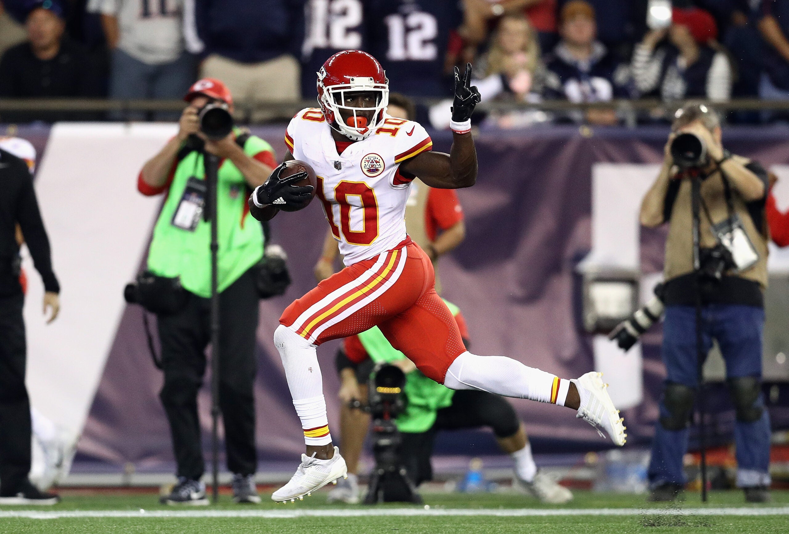 Tyreek Hill got away with taunting on touchdown with peace sign