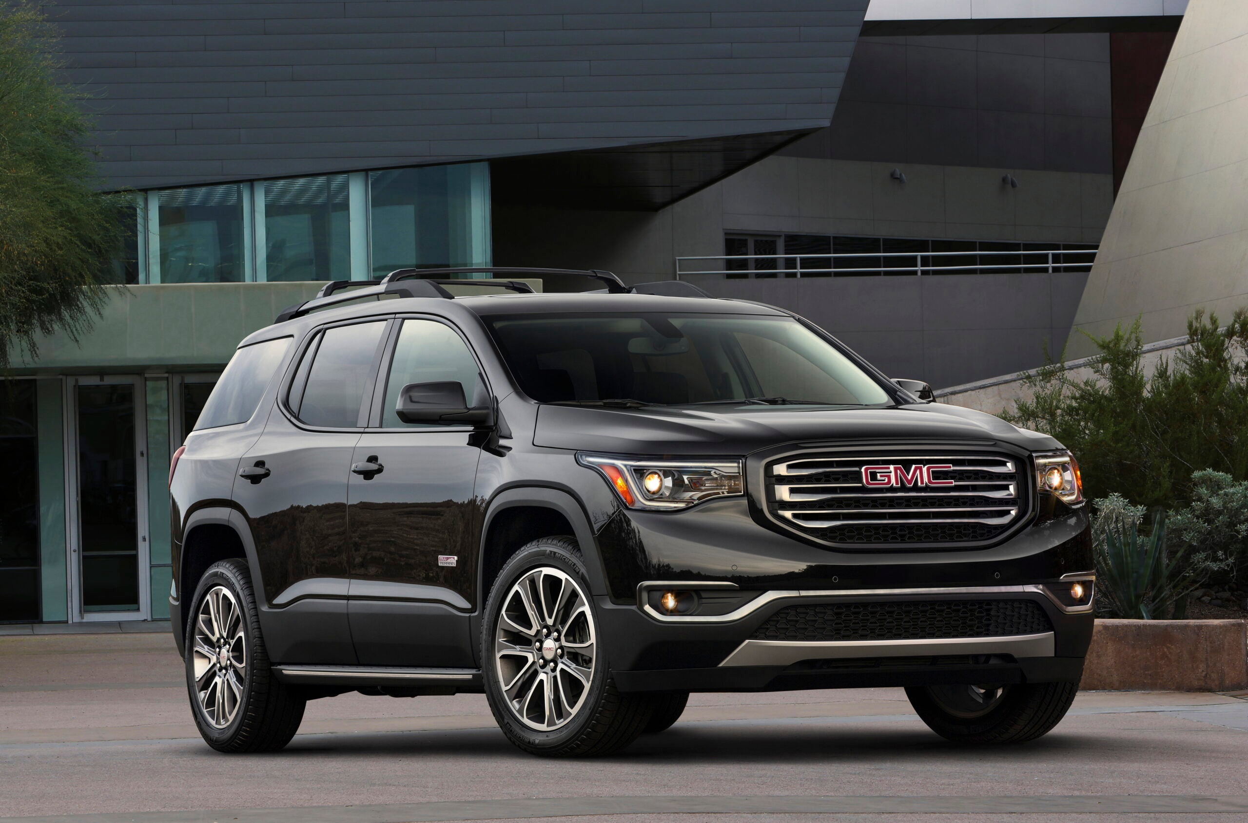 History of the GMC Acadia - The News Wheel