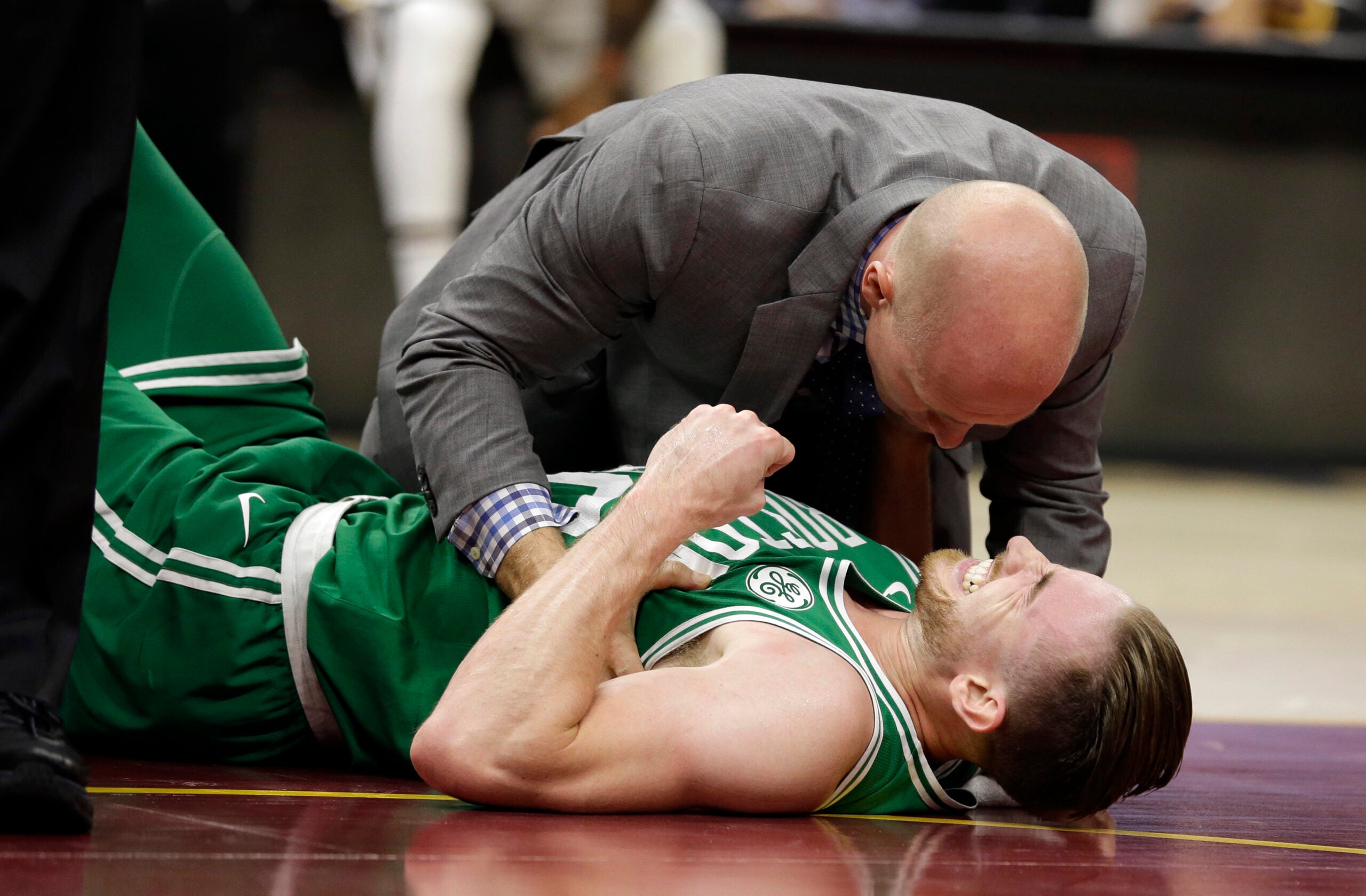 Yahoo Sports on X: The reaction as Gordon Hayward goes down with