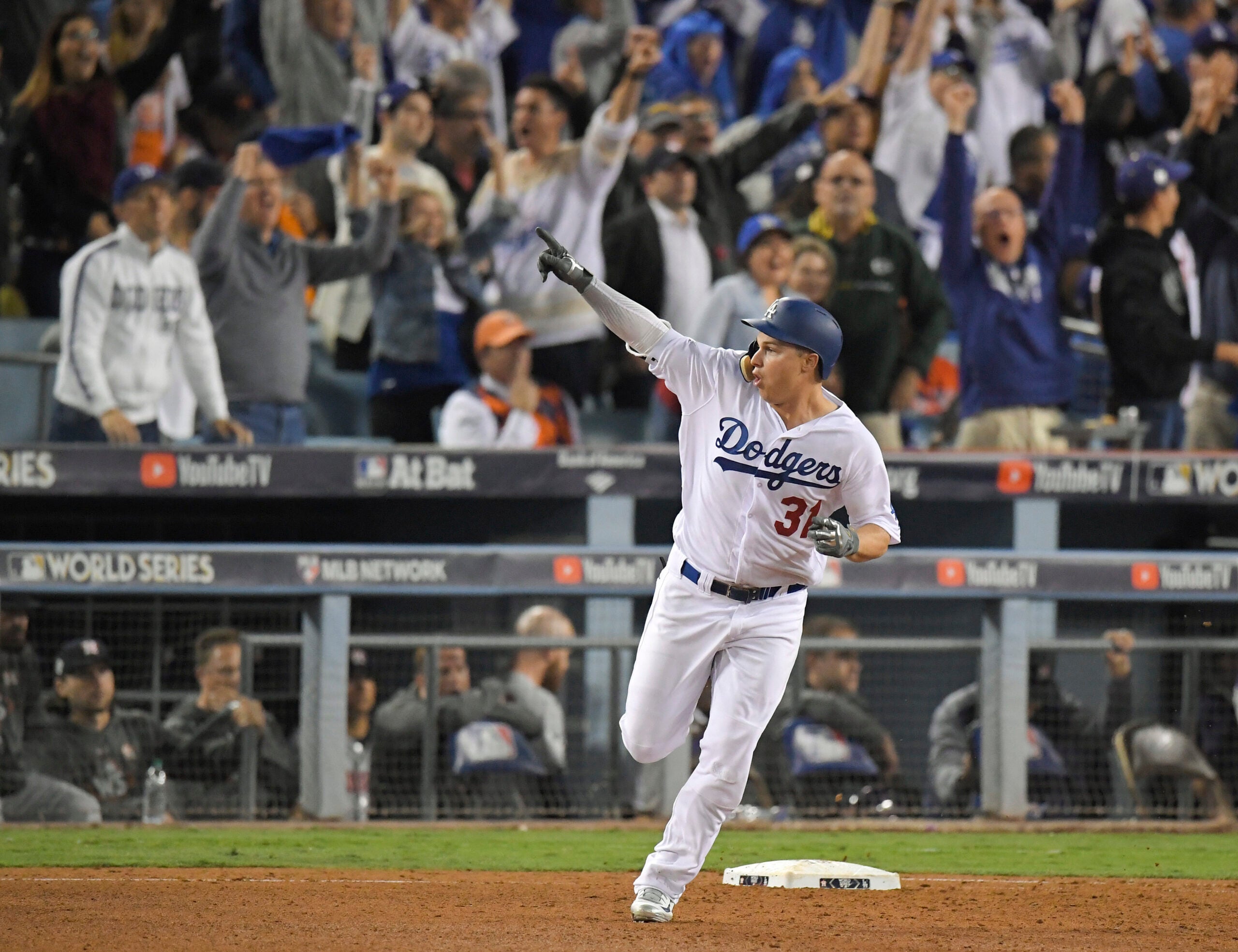 Astros blast by Dodgers 13-12 in 10th, lead World Series 3-2