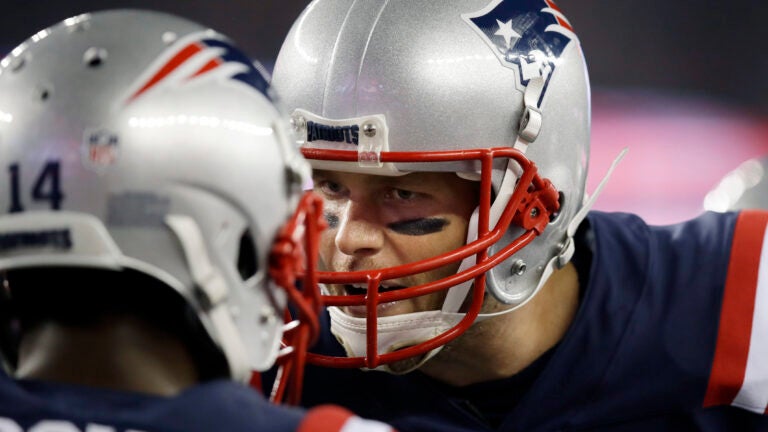 Tom Brady of New England Patriots trying out new helmet - ESPN