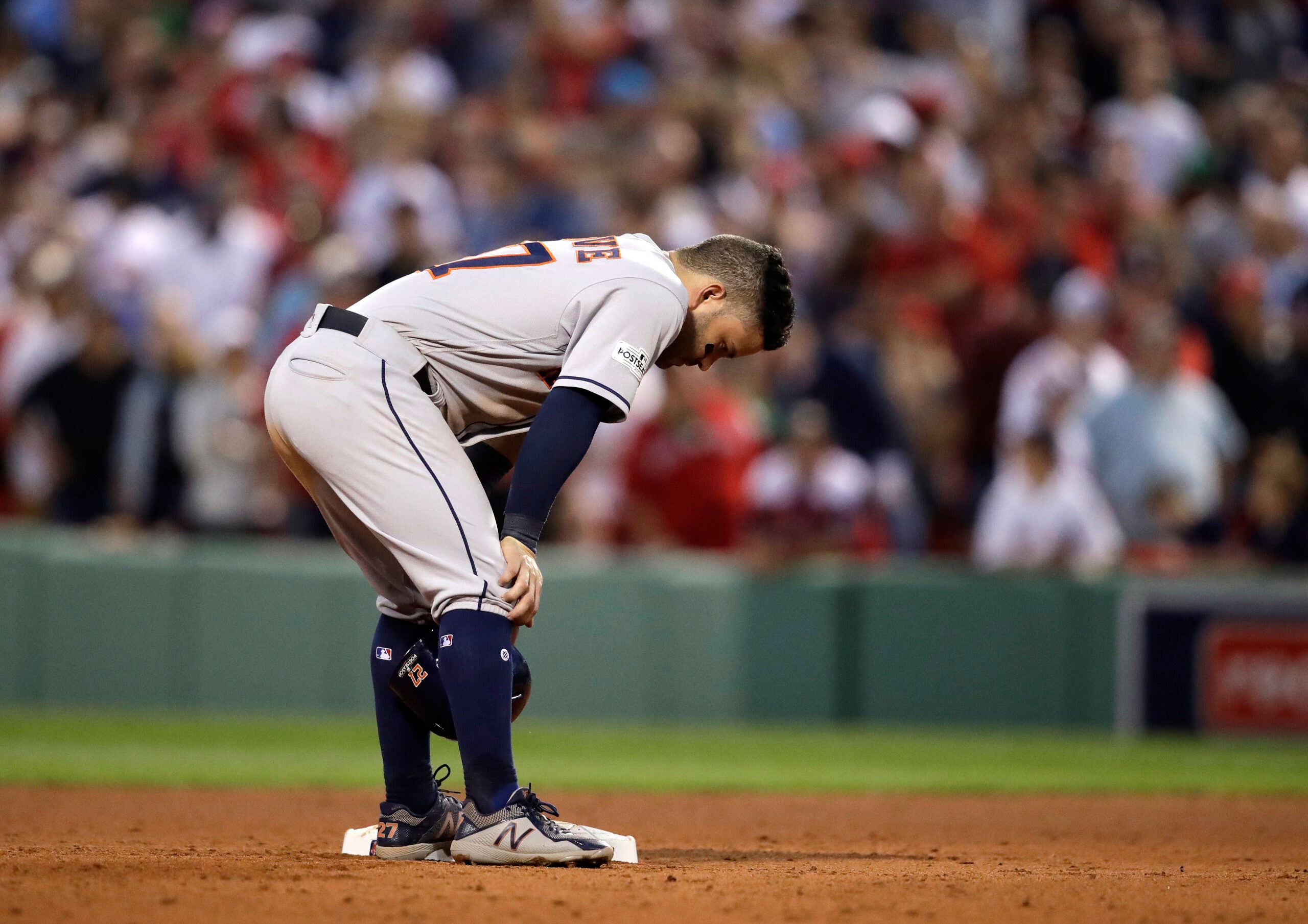 Astros down Red Sox, earn first sweep at Fenway Park