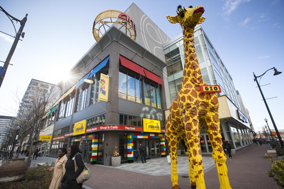 Assembly-Square-Legoland-Giraffe
