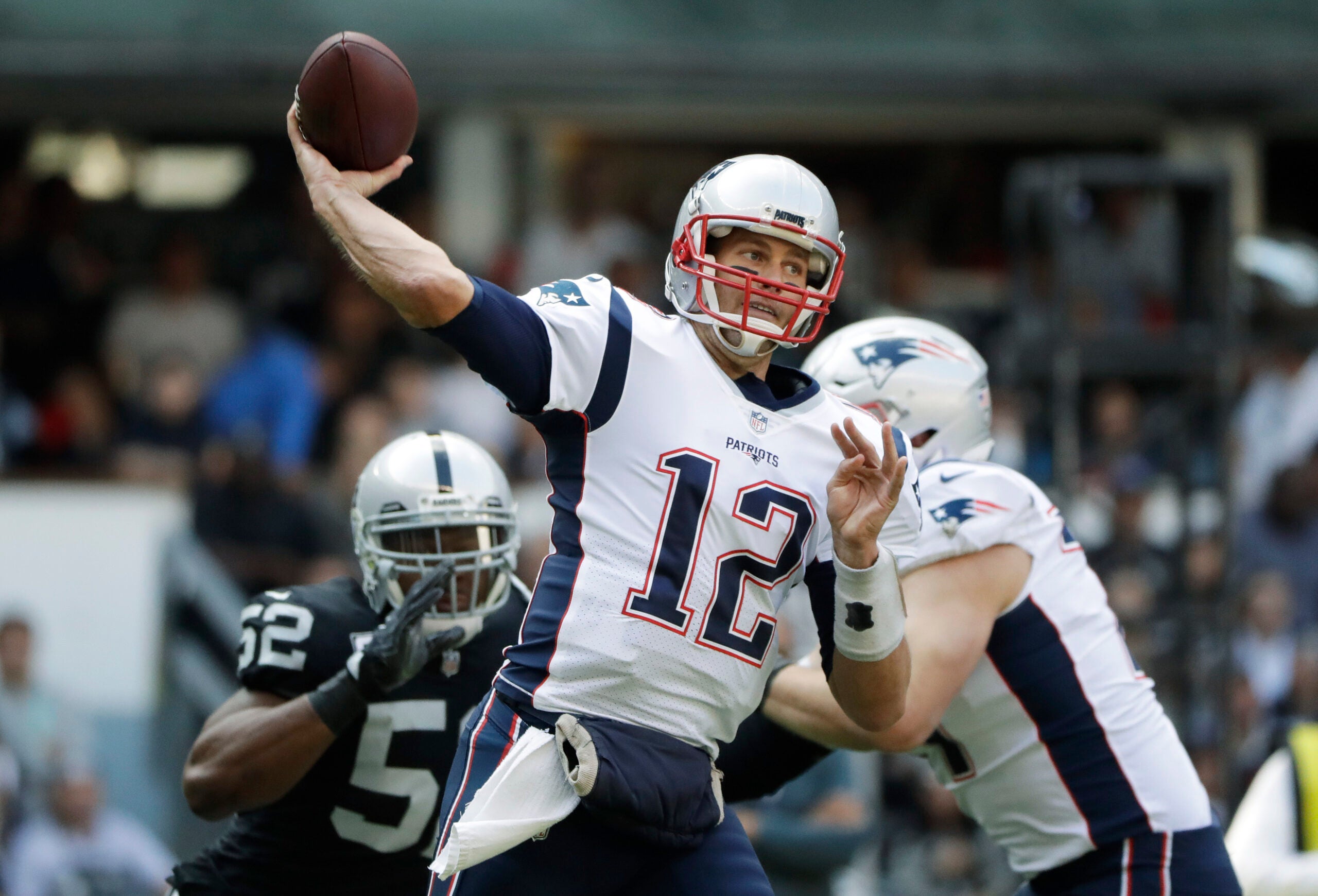 Patriots look to continue 6-game winning streak over Raiders