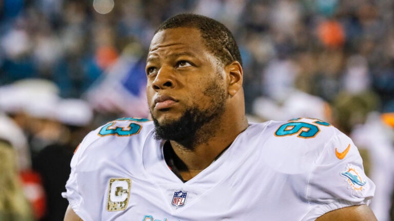 Donald, Suh ready to pressure Brady