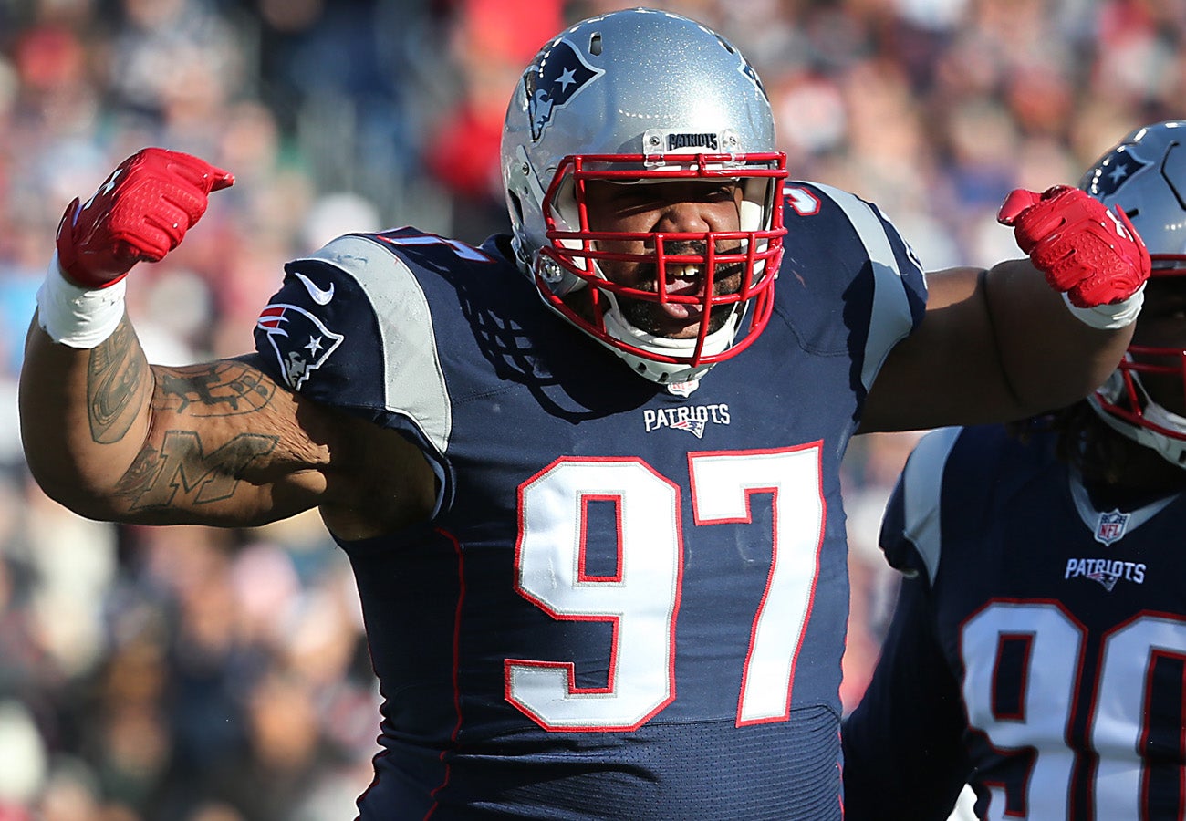 Alan Branch left Patriots-Dolphins with a knee injury