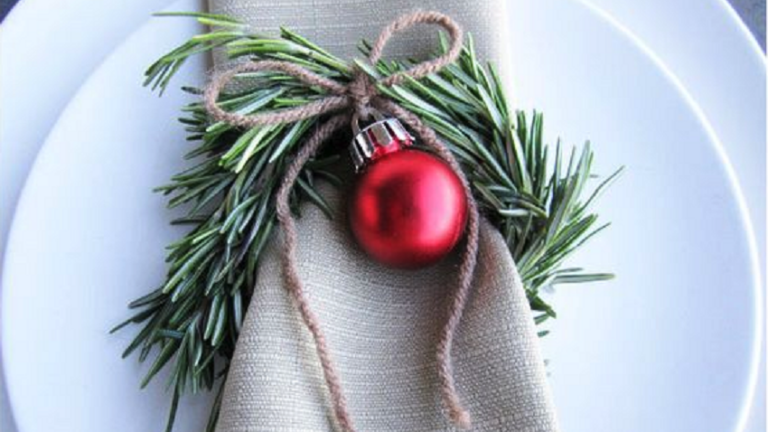 Decorate-for-holidays-on-budget