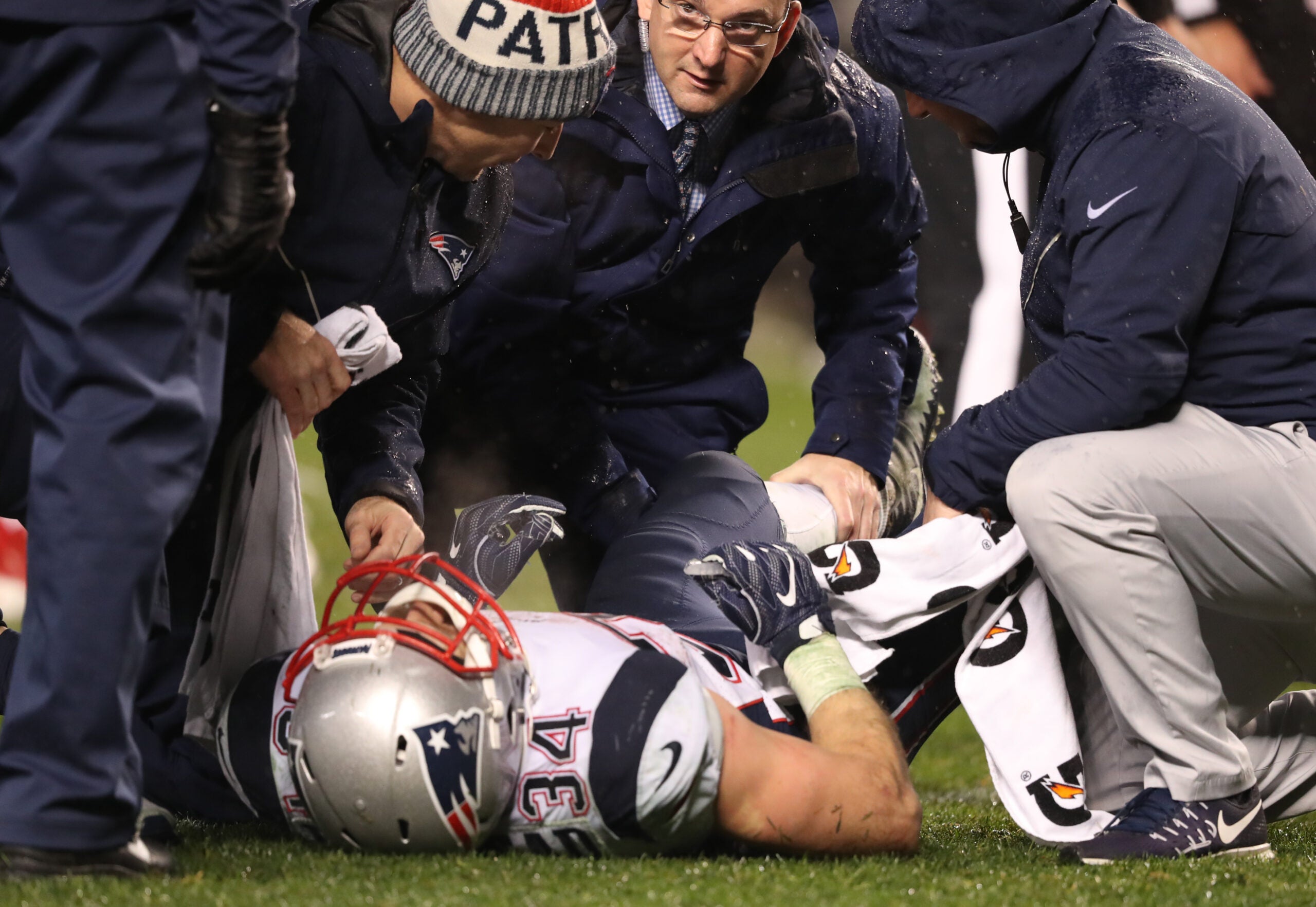 Patriots RB Rex Burkhead knocked out of Texans game with knee injury