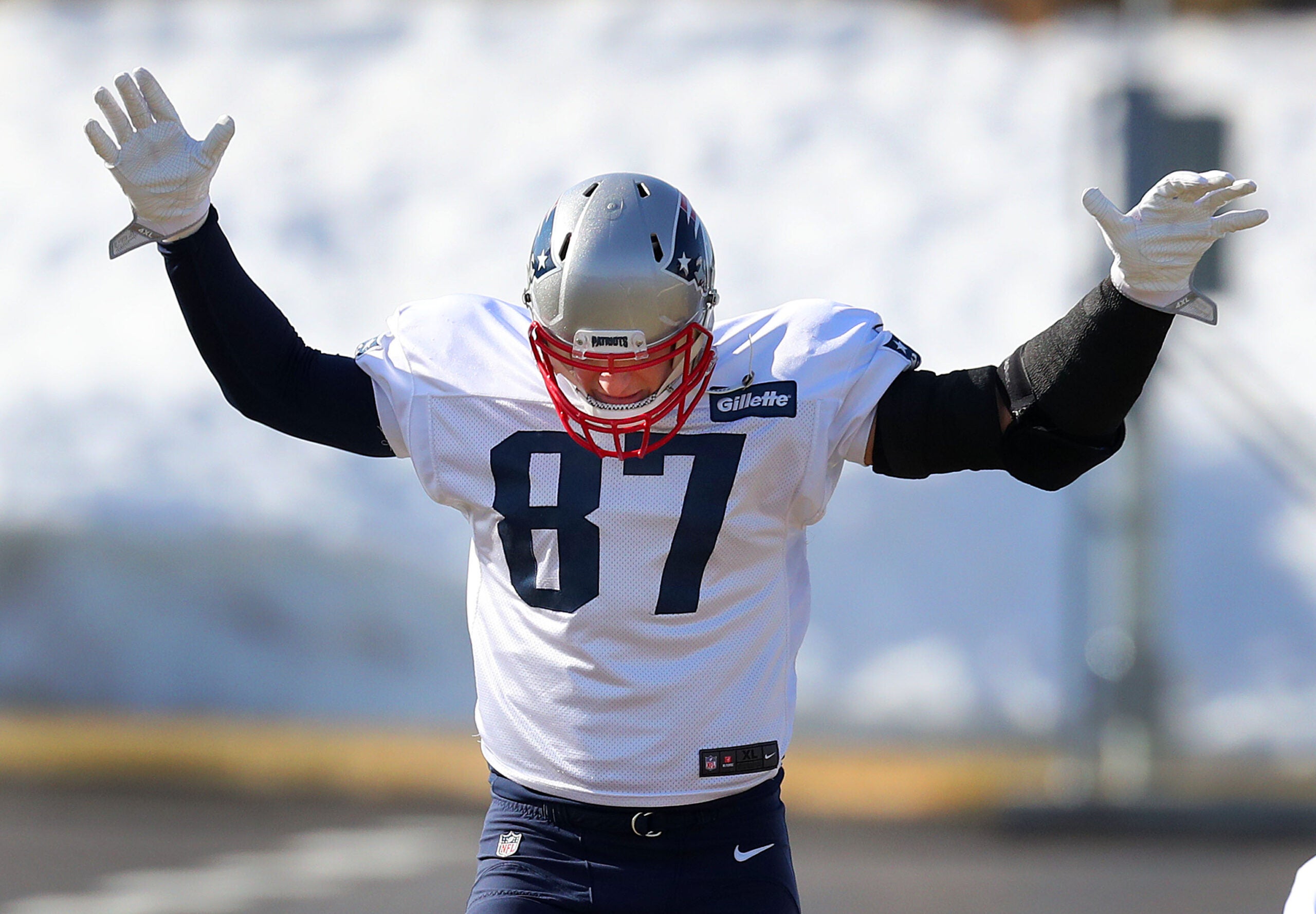 Report: Rob Gronkowski “keeps on being asked” about NFL return