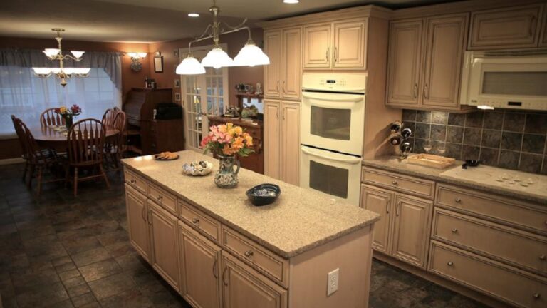 6-Pettee-Place-Foxborough-Kitchen