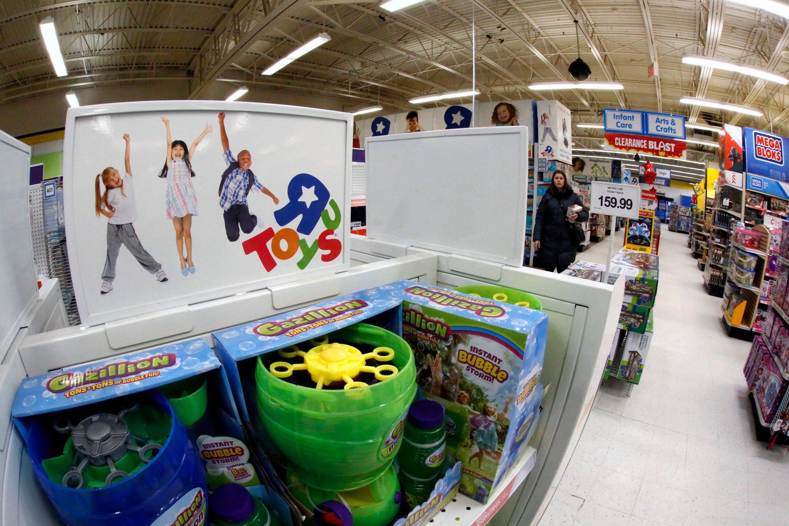 Toys R Us Says 182 S To Close