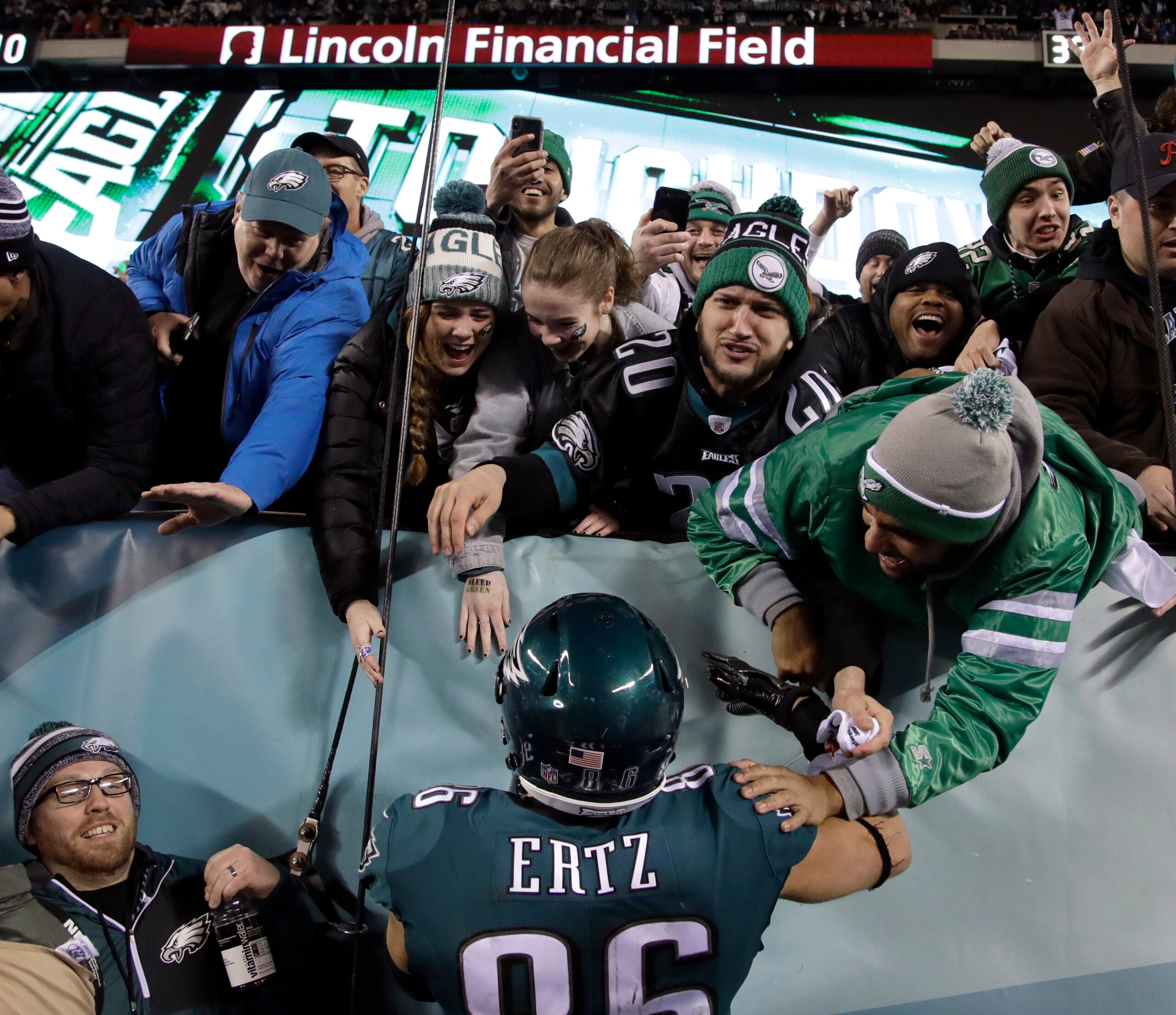 Eagles fans take to streets to celebrate after team's win