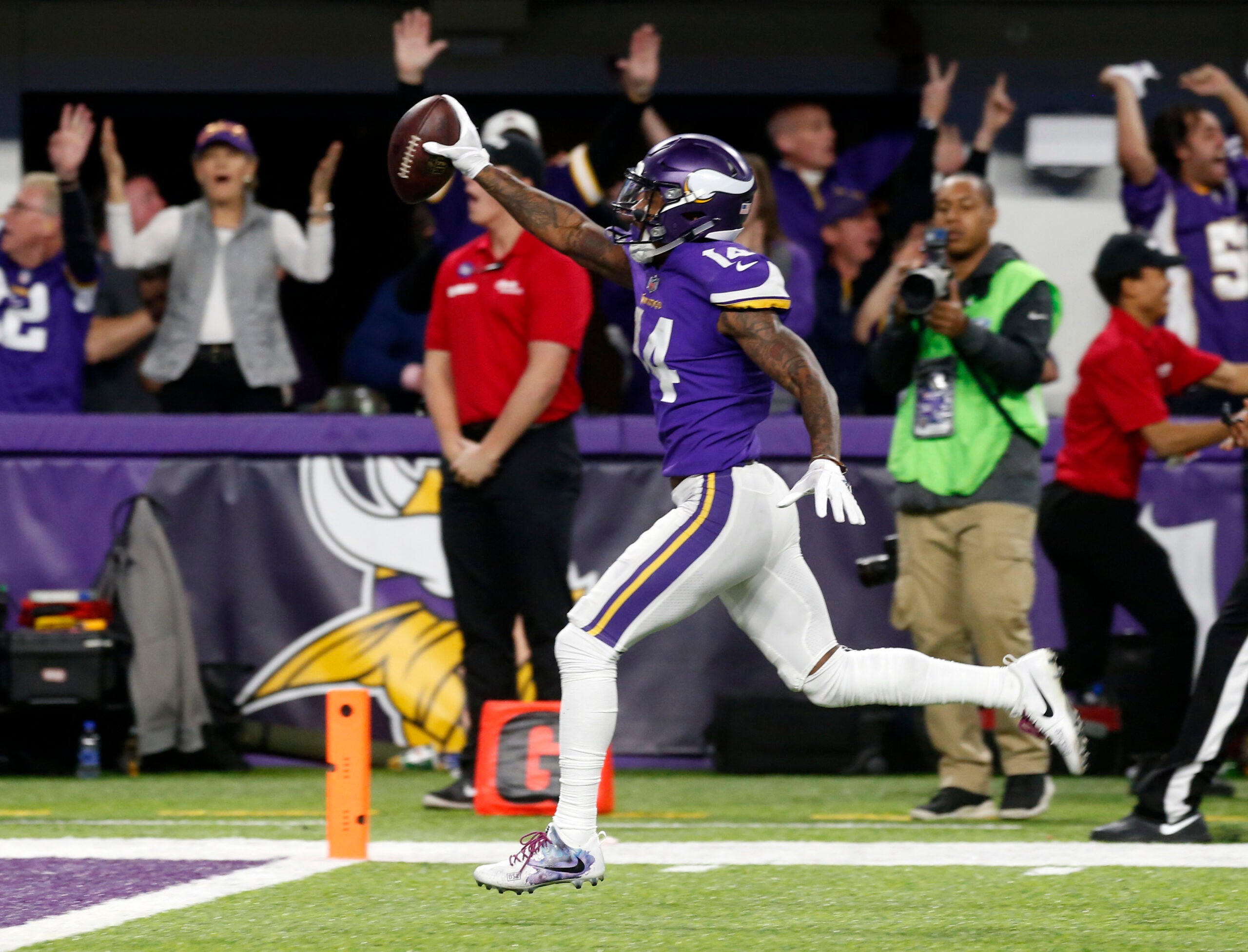 Vikings Shock Saints on Stefon Diggs's Last-Second Touchdown - The New York  Times