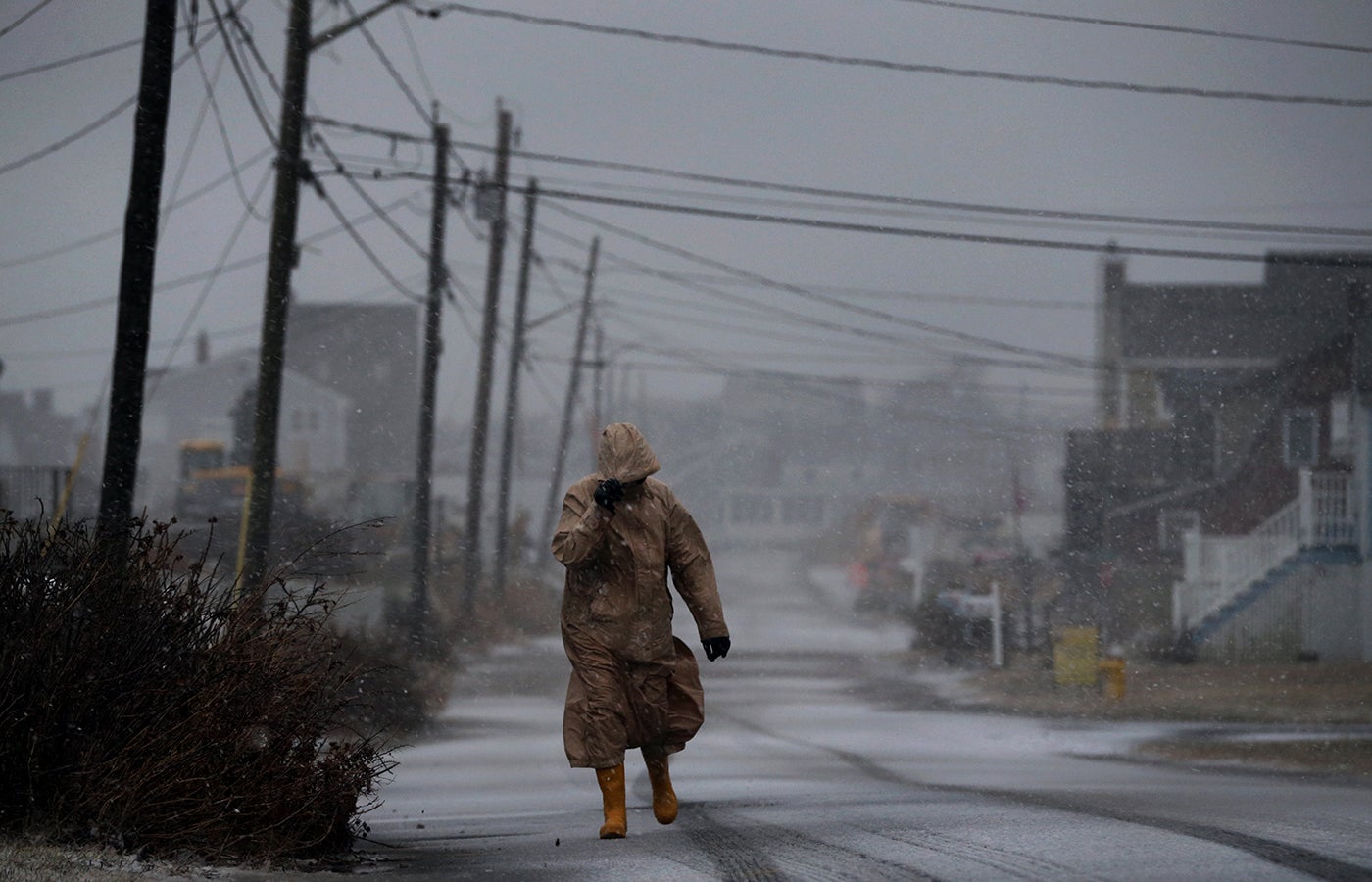 Here are 3 maps tracking power outages in Massachusetts