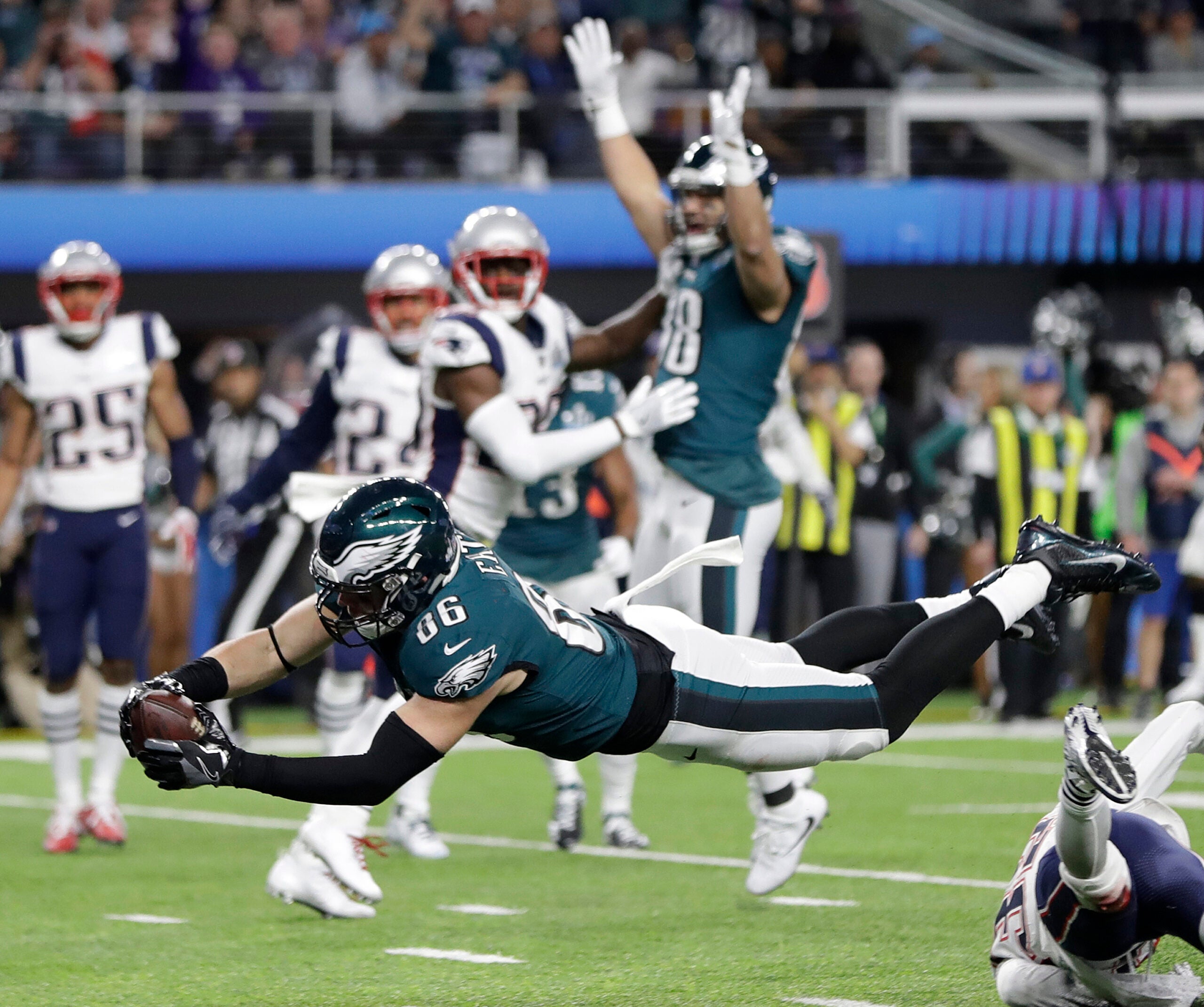 Nick Foles and Eagles stun Tom Brady and Patriots in 41-33 victory