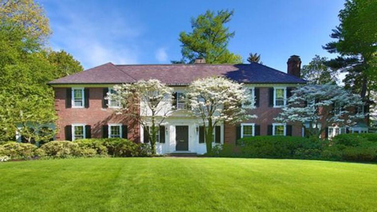 First Baseman Eric Hosmer Sells $6.6M Boston Home