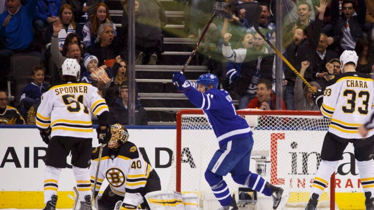 Maple Leafs Beat Bruins 4-3, Pull Ahead In Atlantic Division