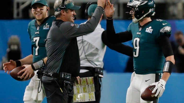 Foles, Eagles fly into Super Bowl by routing Vikings