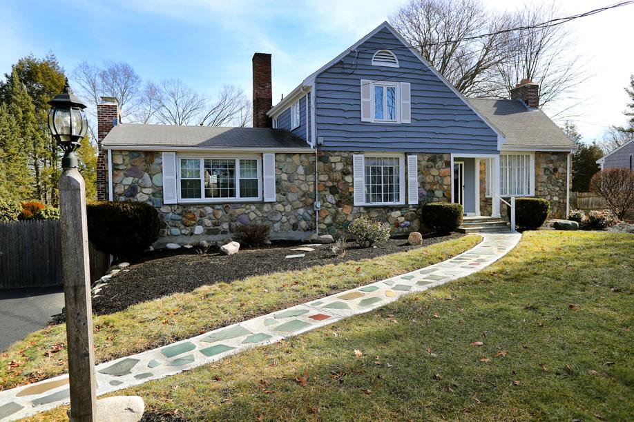 Home Of The Week With Four Fireplaces Norwood Colonial Takes   HOTW6 630a23156fadd 