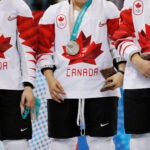 Jocelyne Larocque hold silver medal