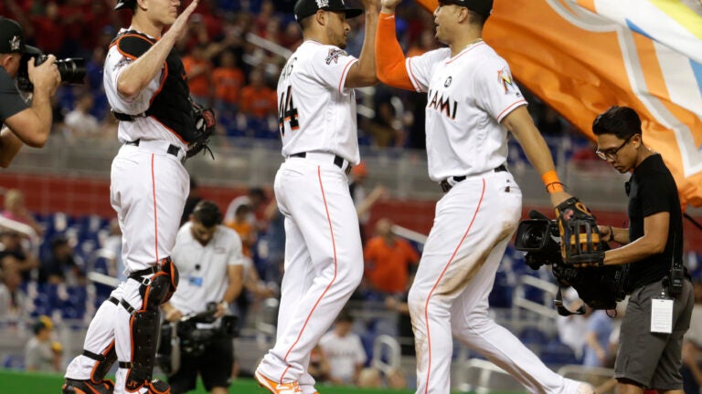 Giancarlo Stanton homers twice to reach 59, Marlins top Braves